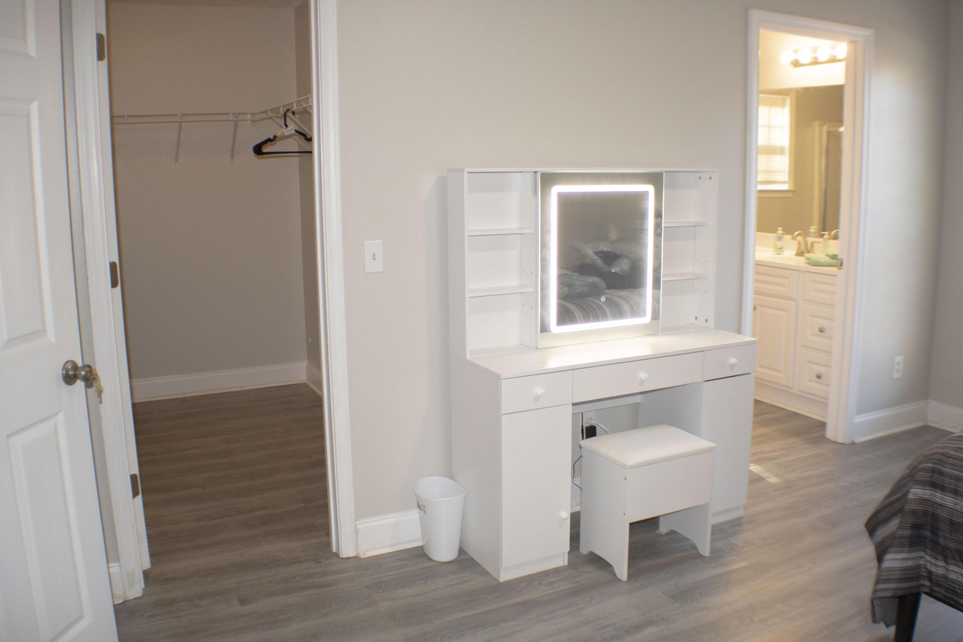 Makeup vanity with Light and Mirror