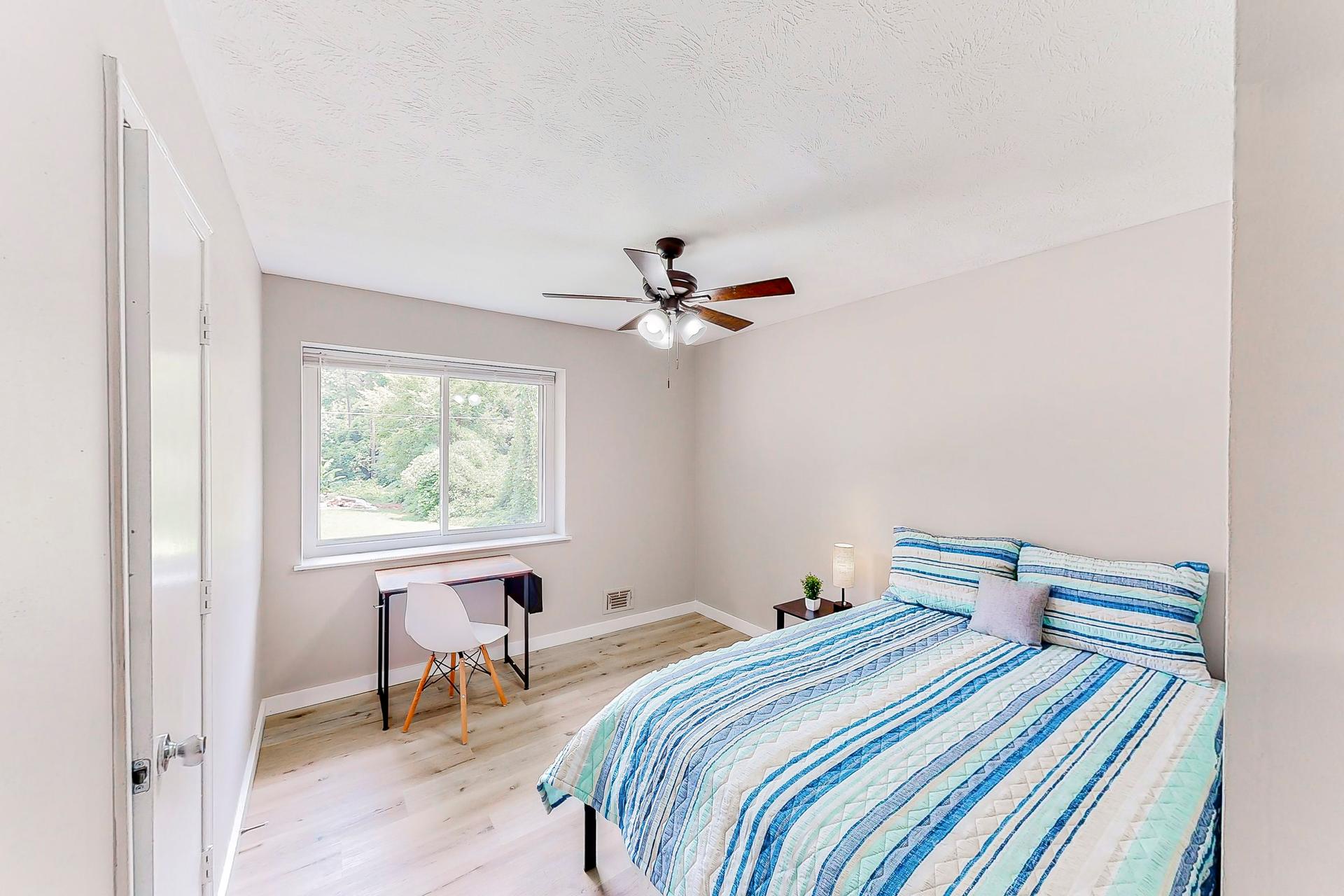 bedroom, detected:ceiling fan, bed