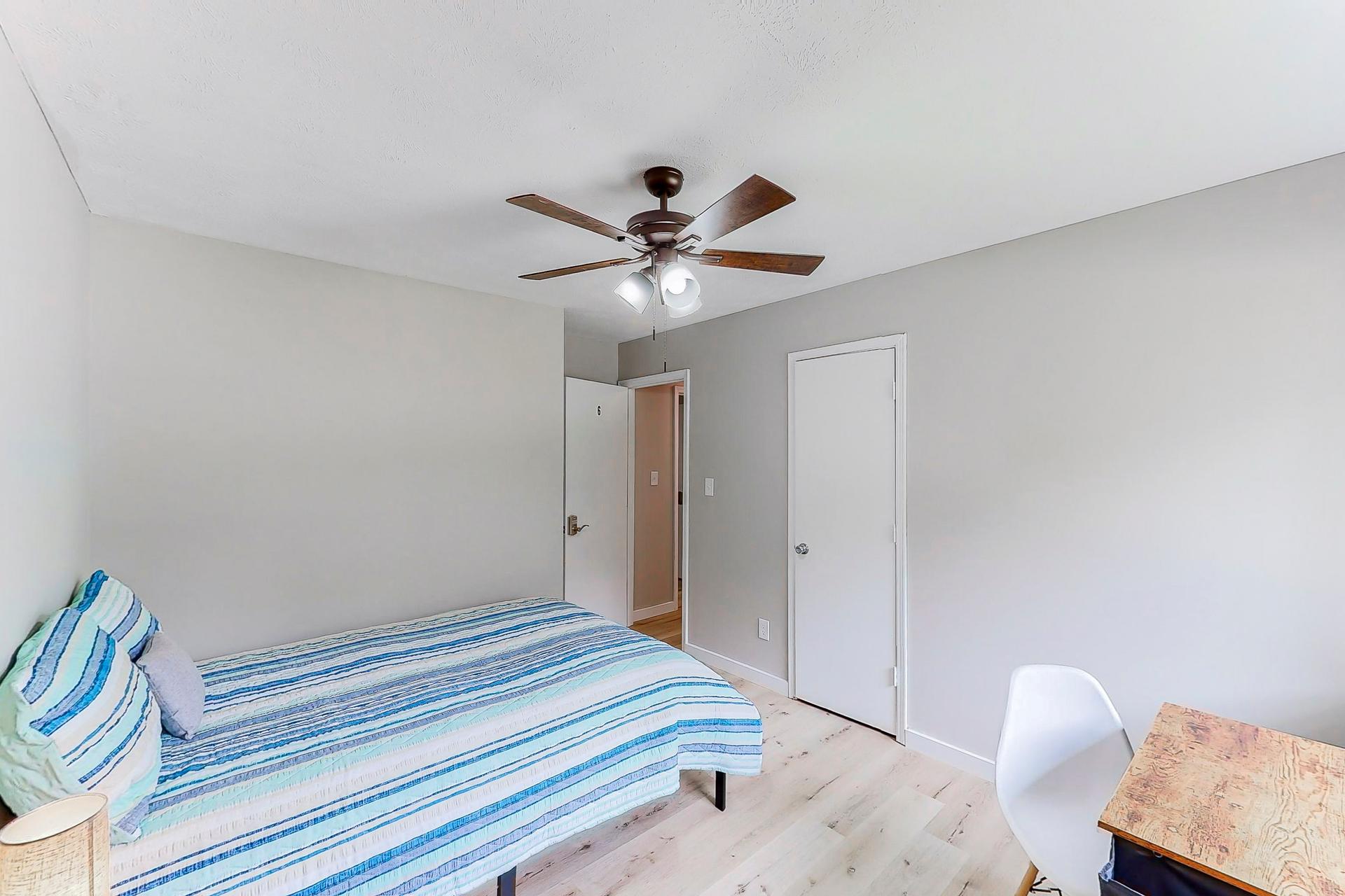 bedroom, detected:ceiling fan, bed, window blind