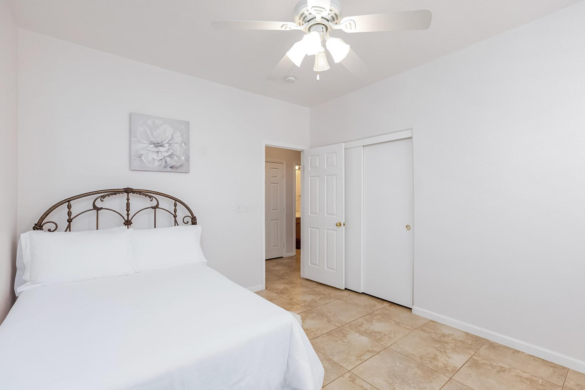 bedroom, detected:ceiling fan, window blind, bed