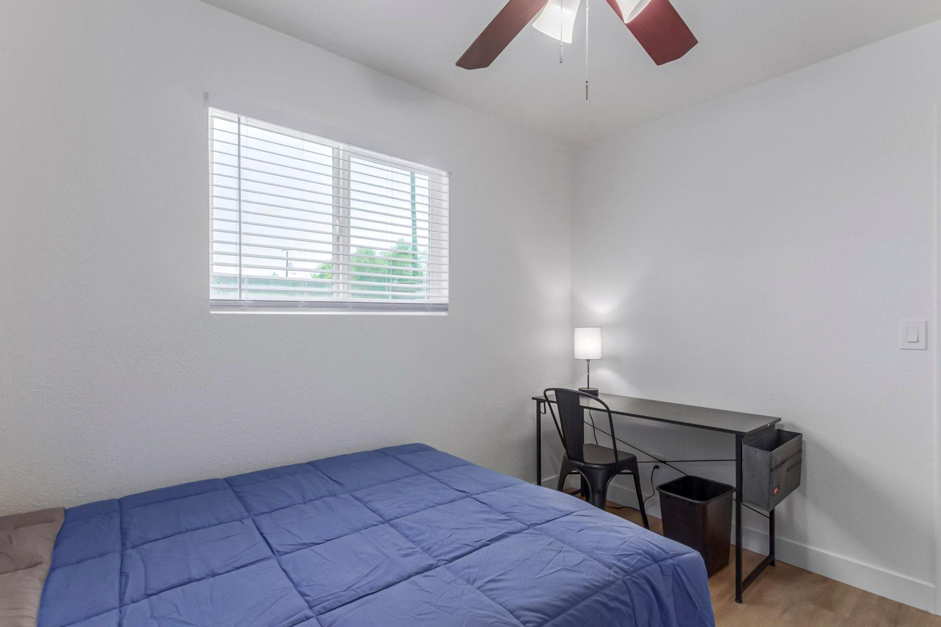 bedroom, detected:window blind, ceiling fan, bed