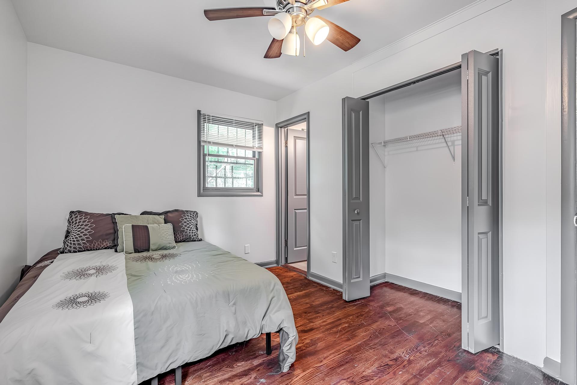 bedroom, detected:ceiling fan, bed, window blind