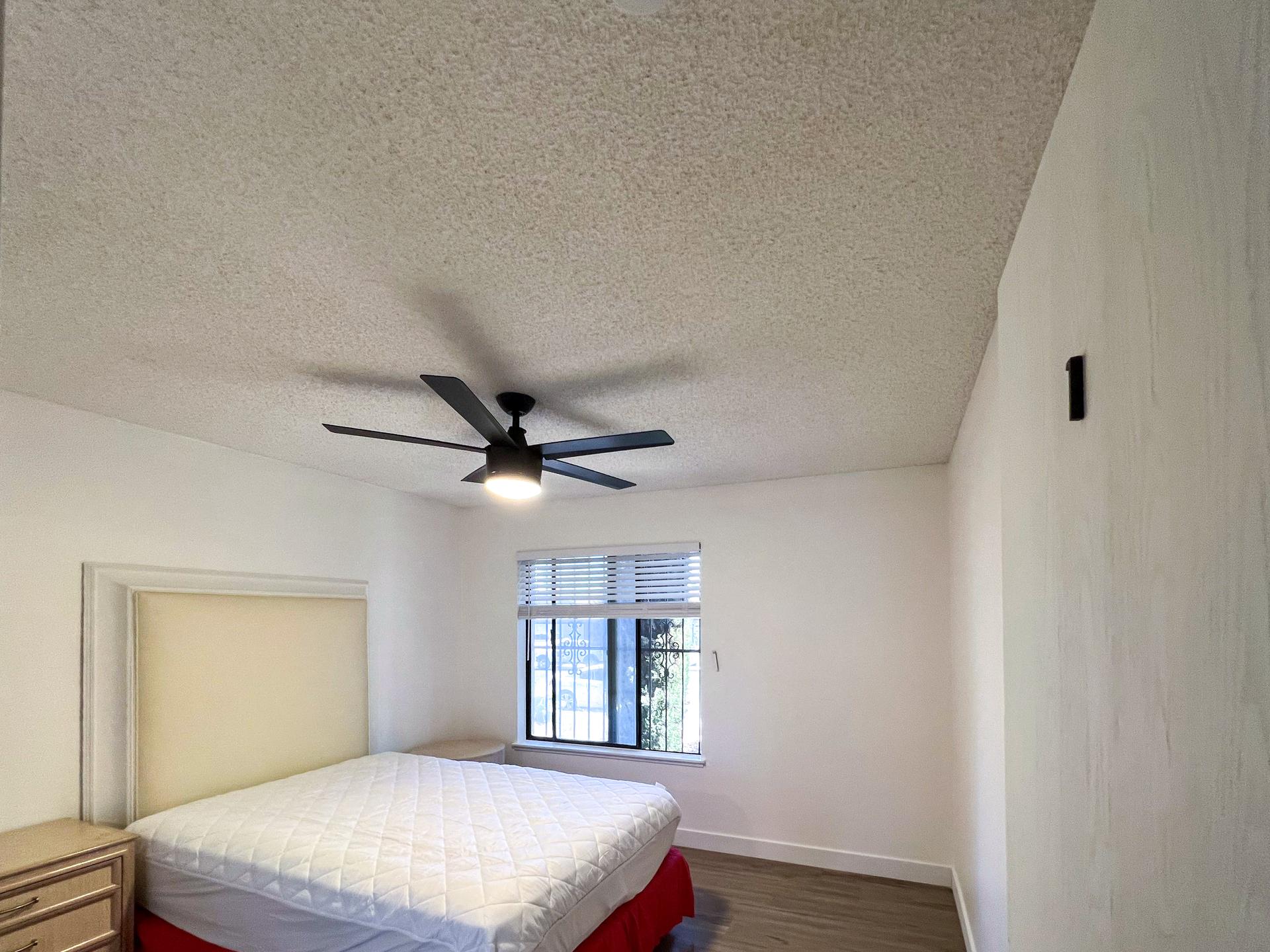 bedroom, detected:ceiling fan, window blind, bed