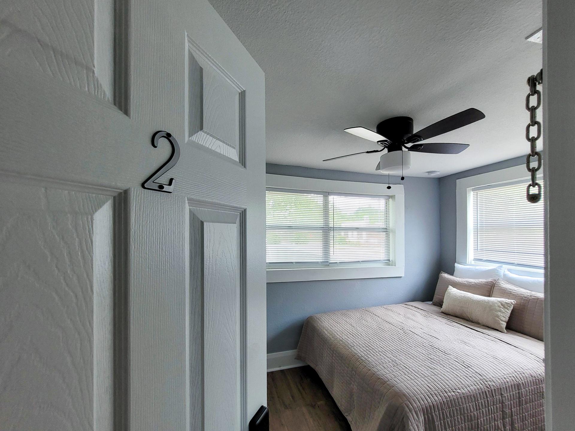 bedroom, detected:ceiling fan, bed, window blind