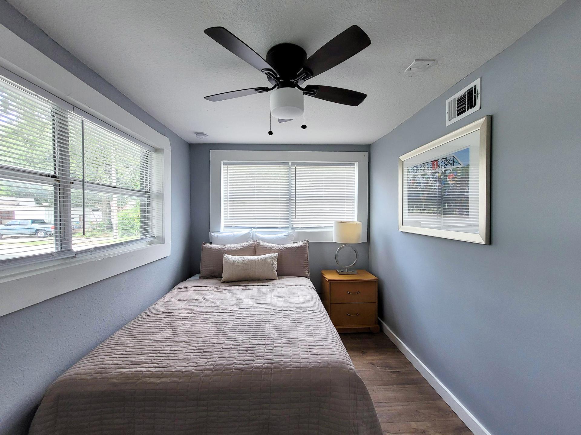 bedroom, detected:ceiling fan, window blind, bed