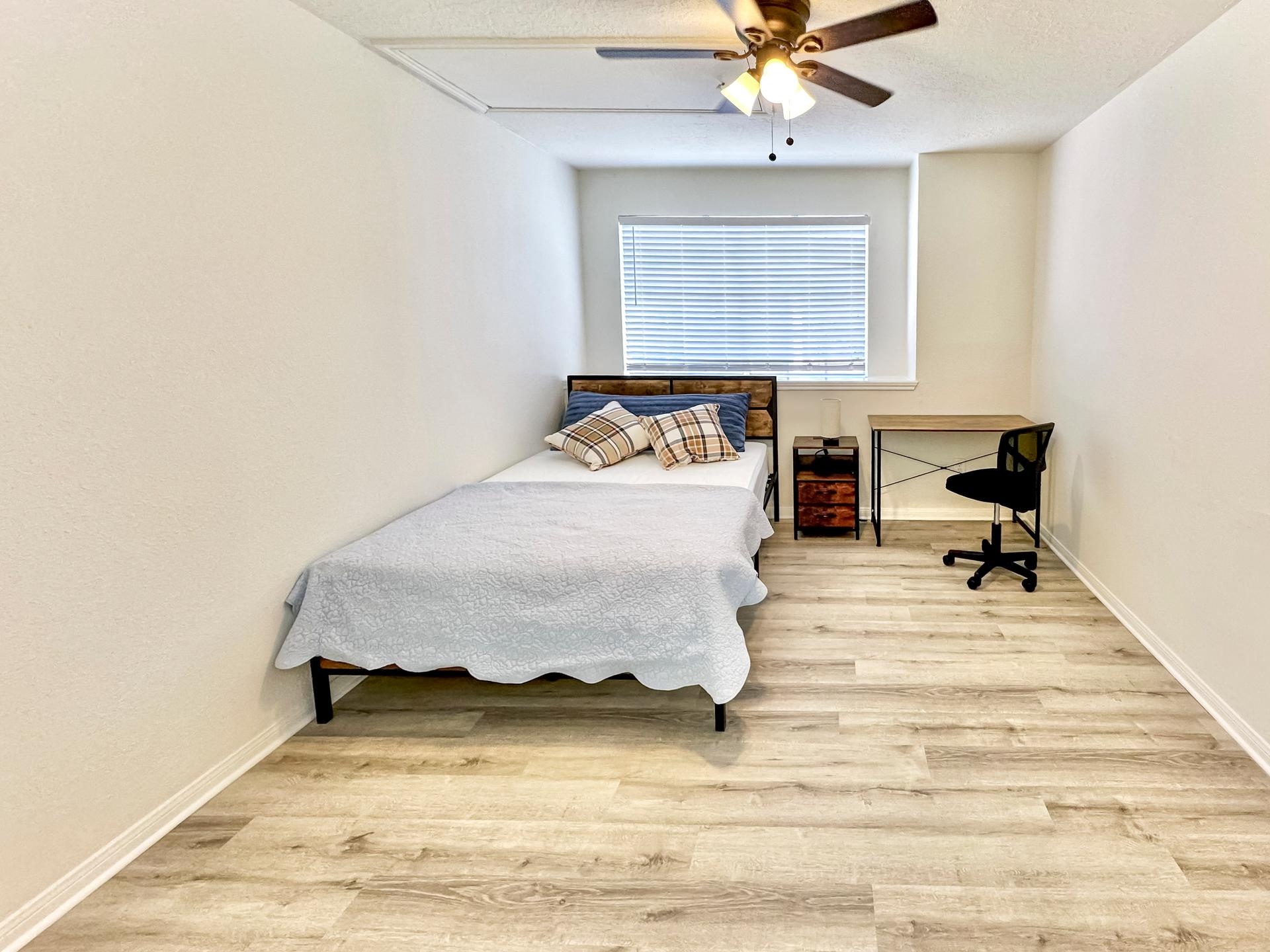 bedroom, detected:ceiling fan, window blind, bed