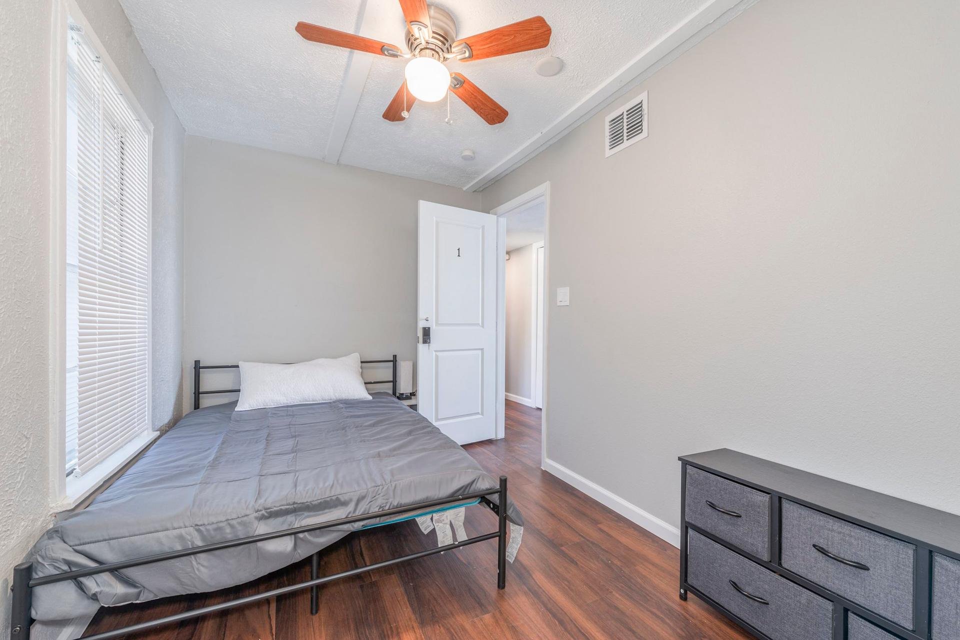 bedroom, detected:ceiling fan, bed, window blind