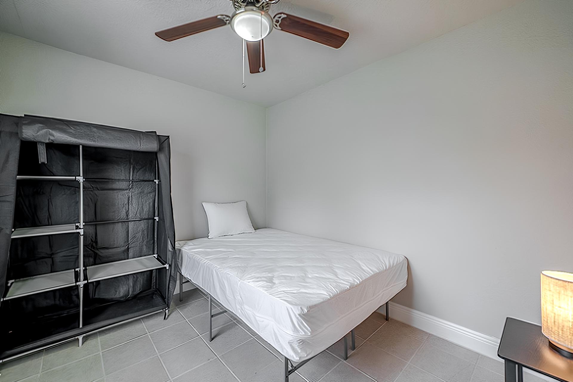 bedroom, detected: ceiling fan, hardwood, window blind, bed