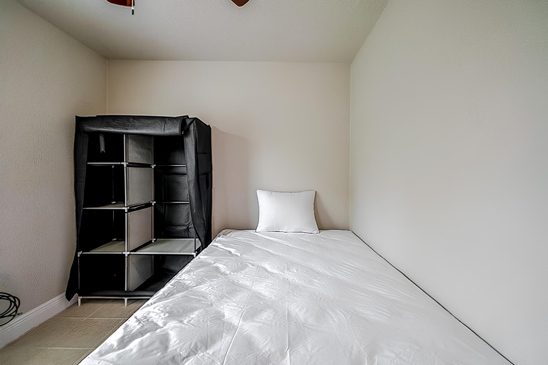 bedroom, detected: ceiling fan, hardwood, bed