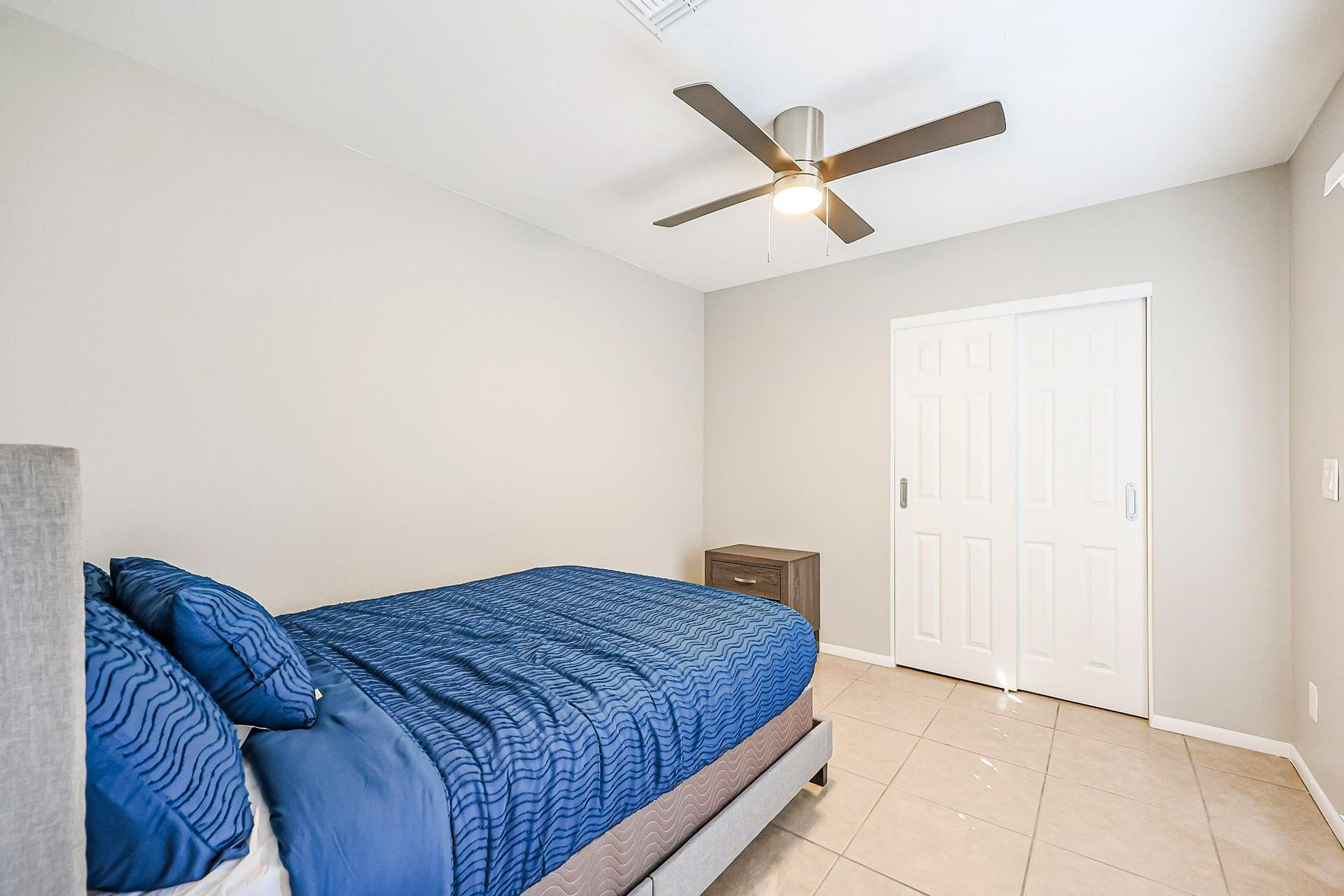 bedroom, detected:ceiling fan, bed, window blind