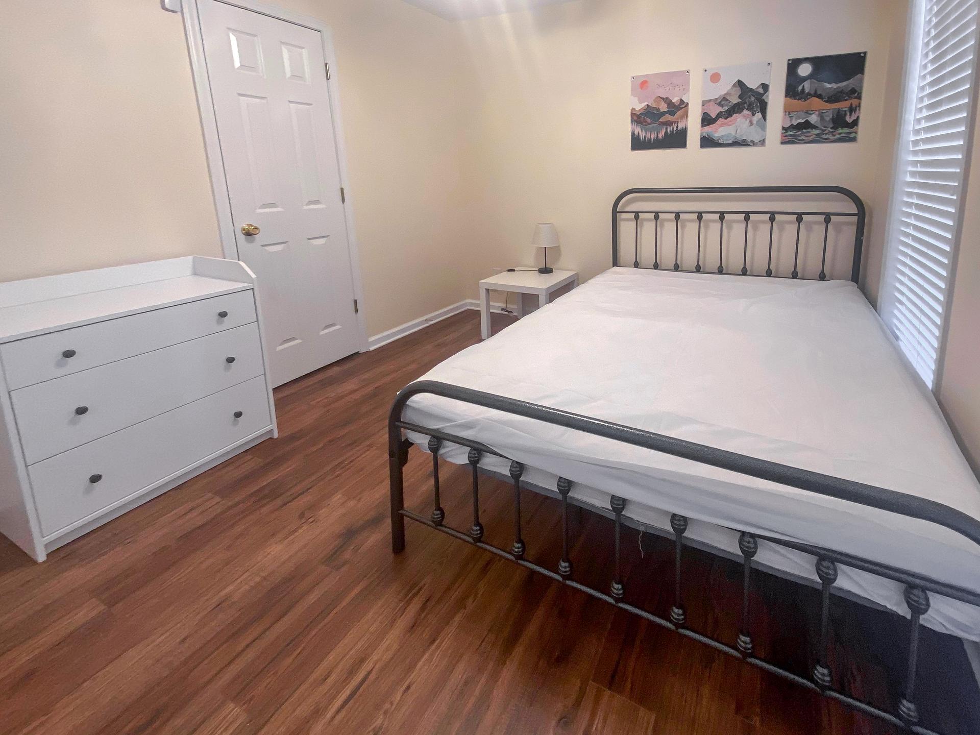 bedroom, detected: hardwood, bed