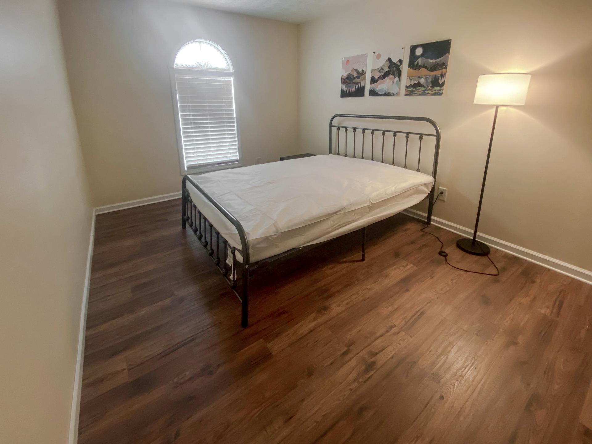 bedroom, detected: hardwood, bed
