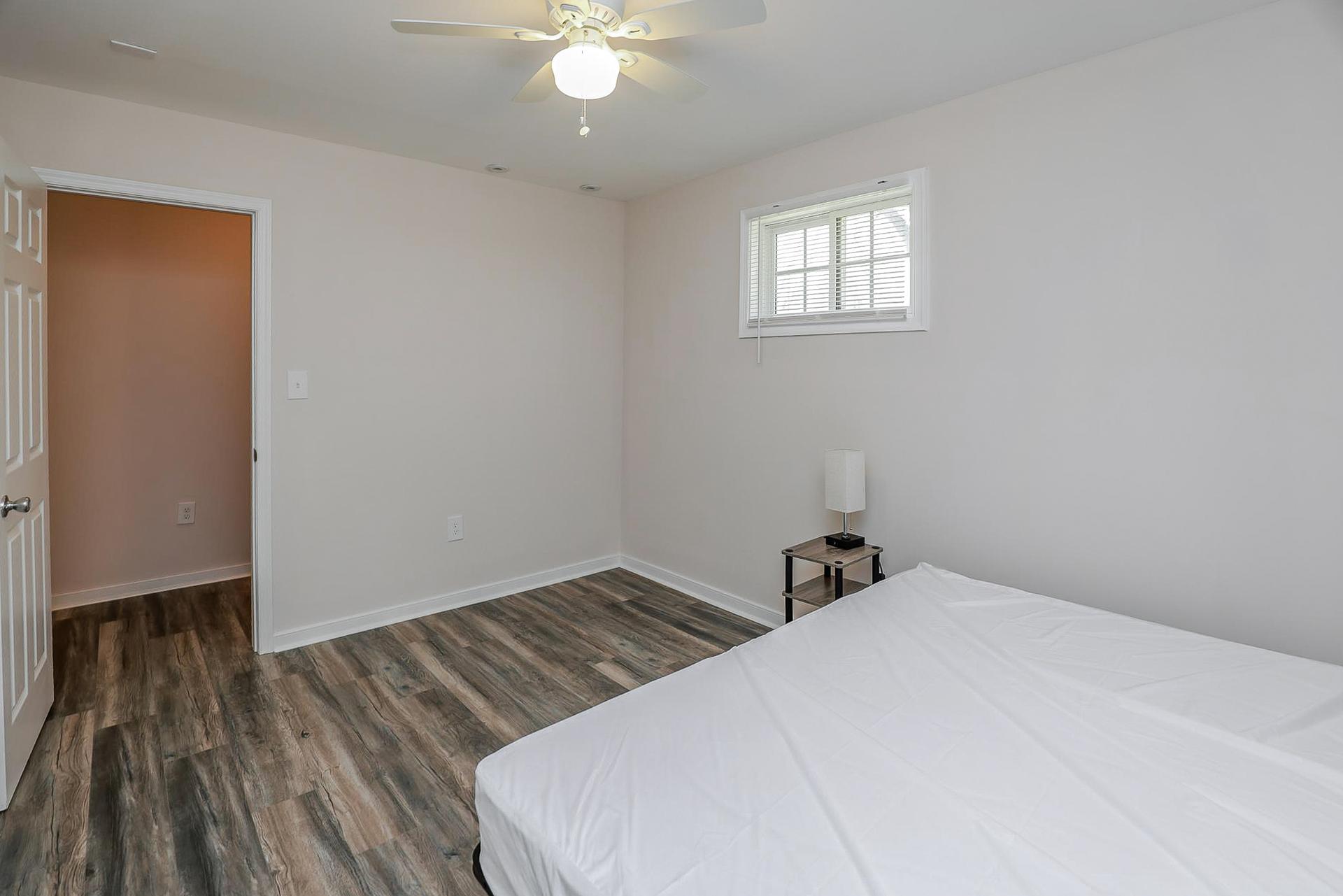 bedroom, detected: ceiling fan, hardwood, window blind, bed