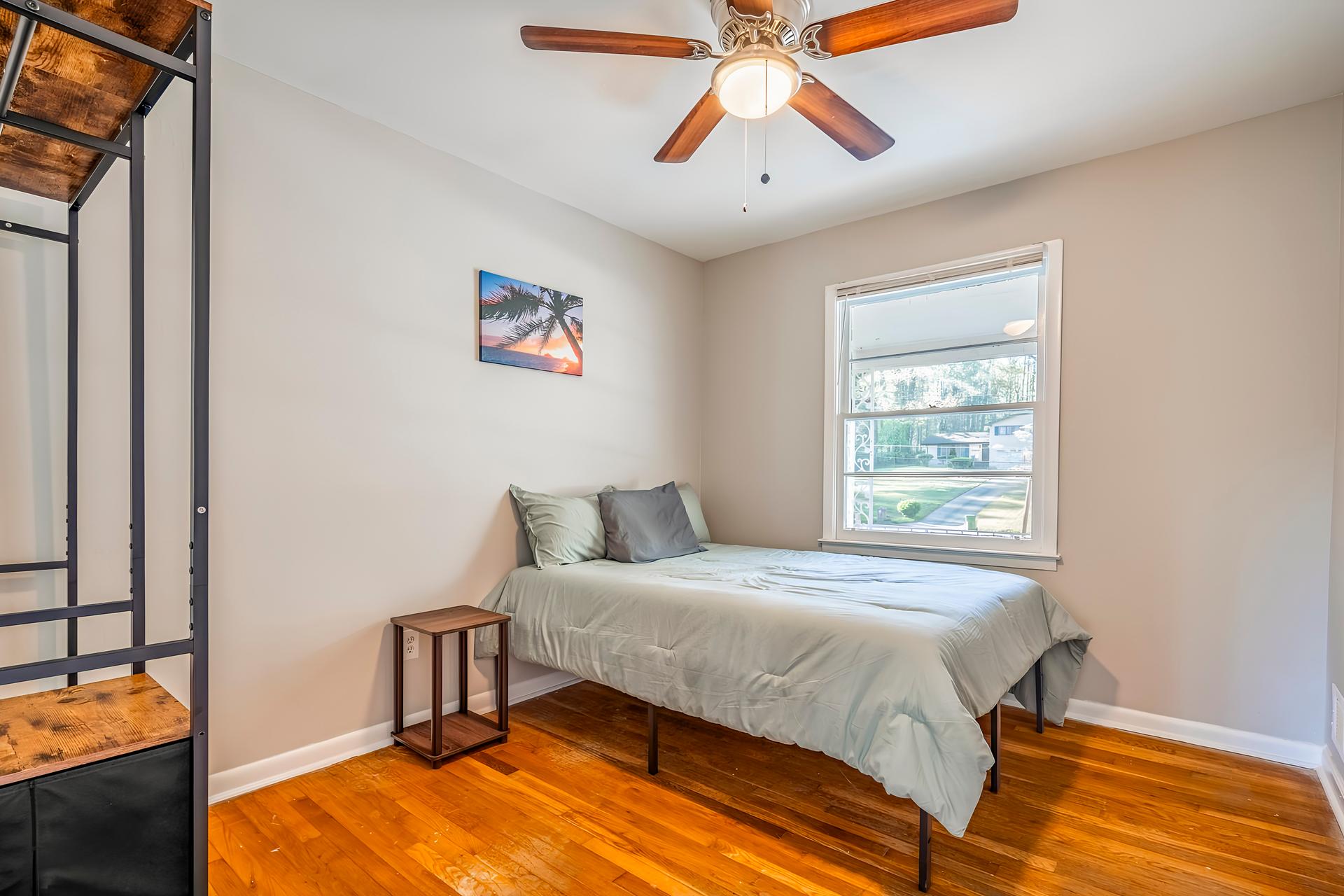 bedroom, detected:ceiling fan, window blind, bed