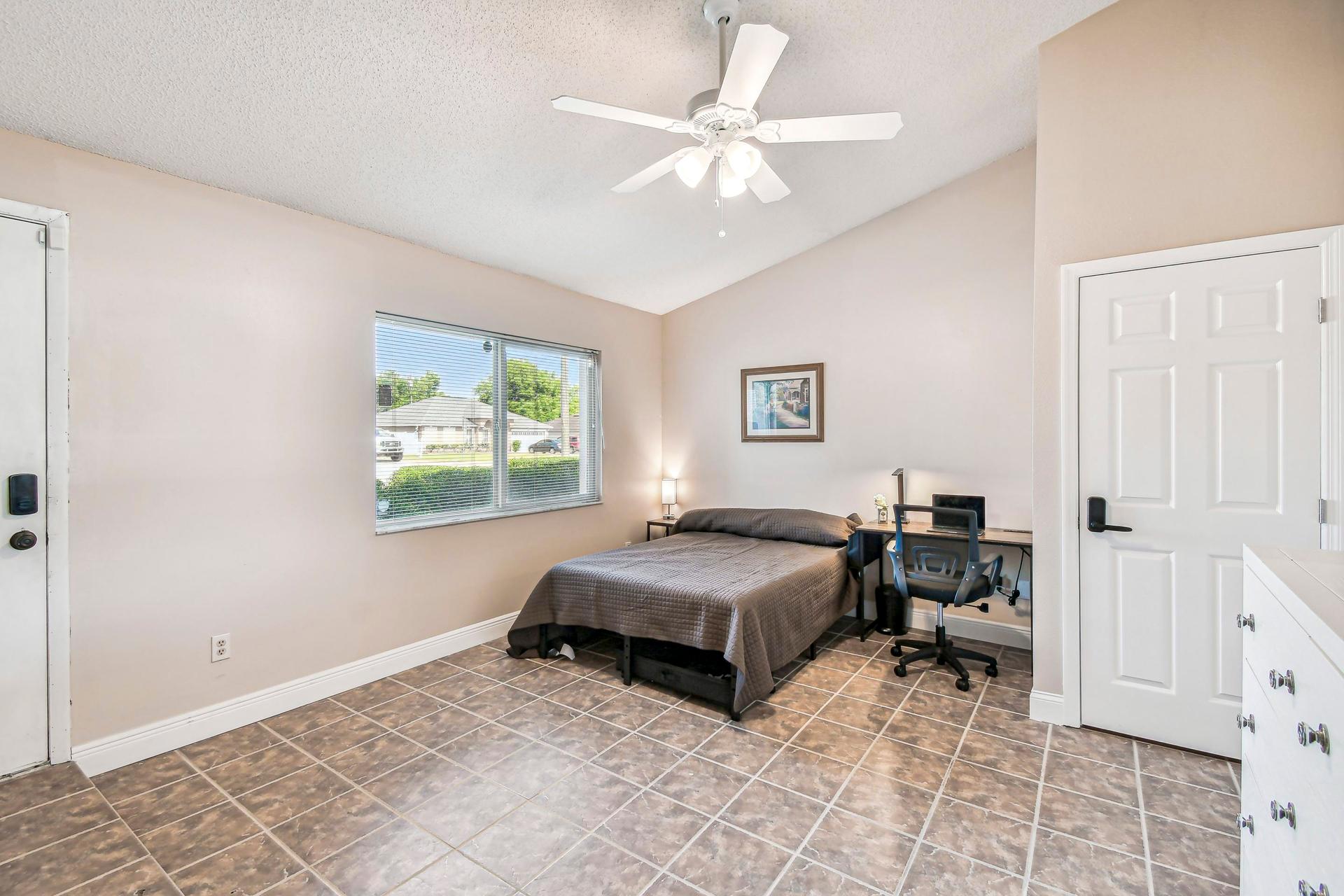 bedroom, detected:ceiling fan, window blind, bed