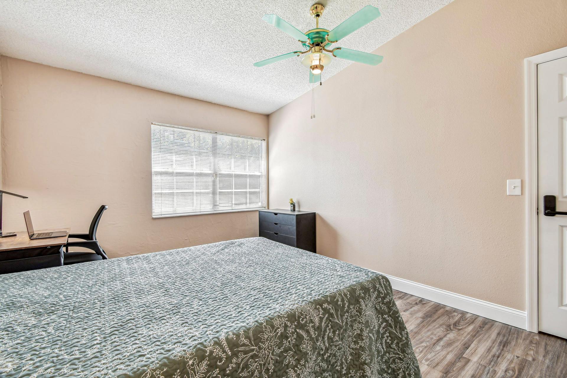 bedroom, detected:ceiling fan, window blind, bed