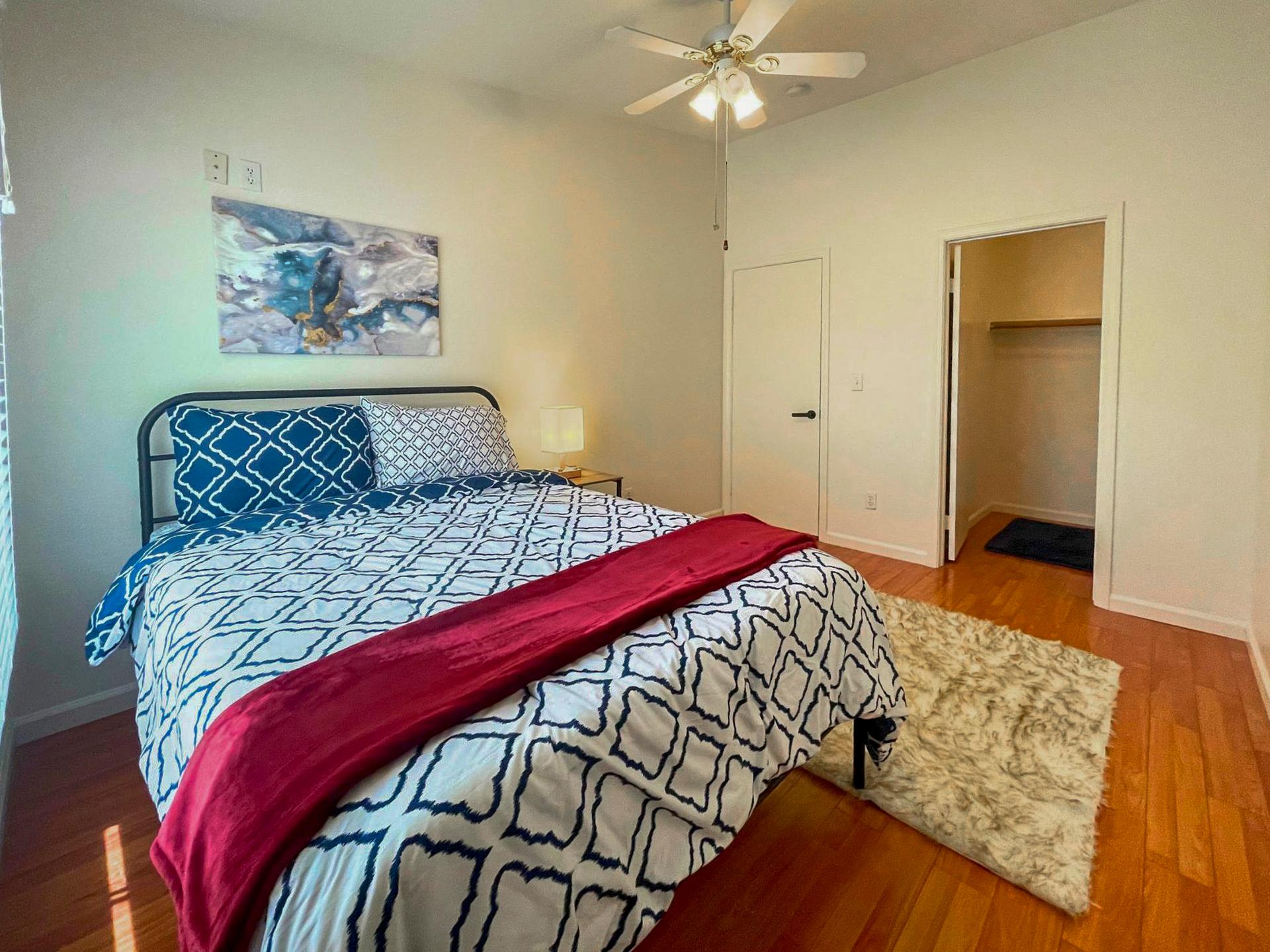 bedroom, detected:ceiling fan, bed, window blind