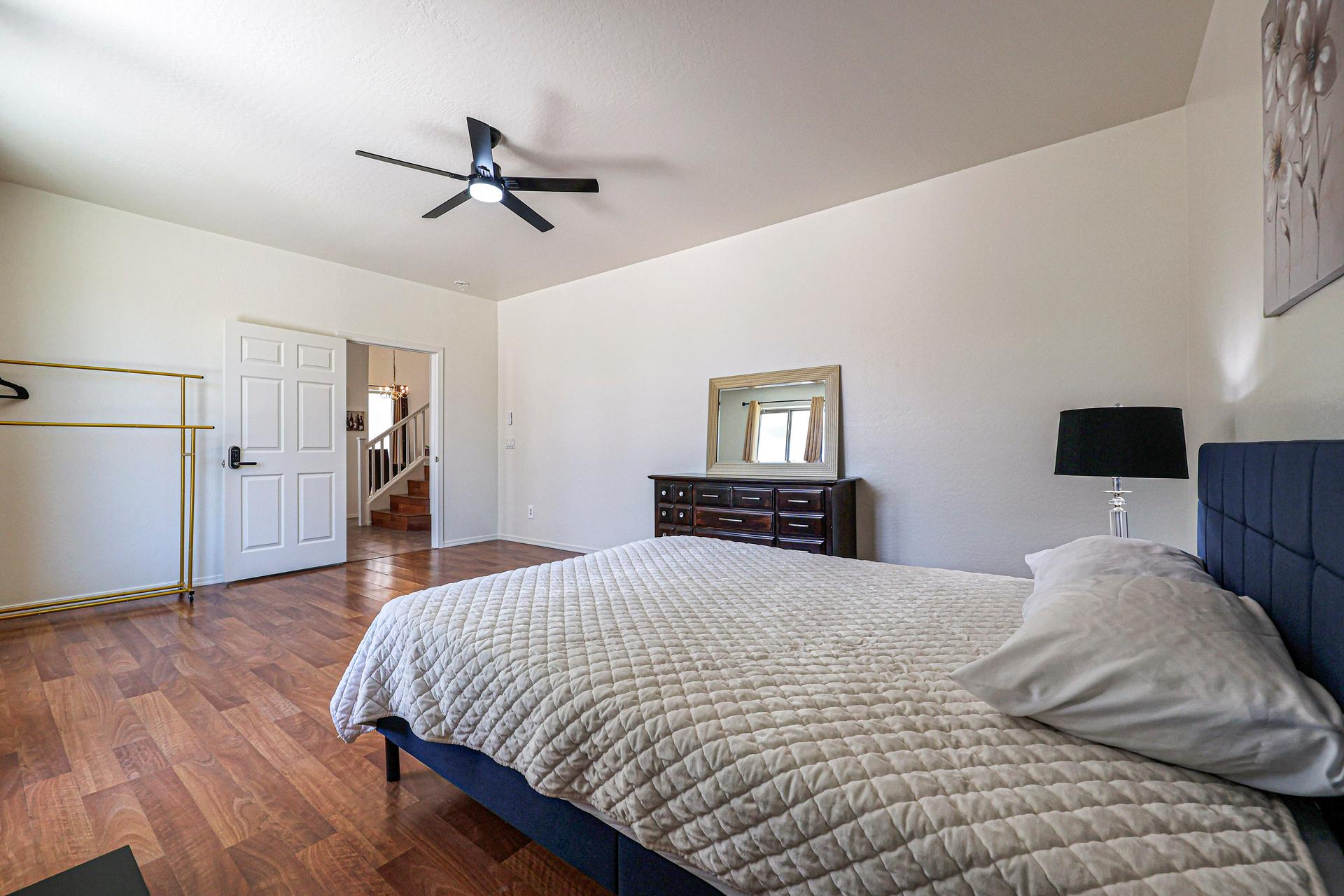 bedroom, detected:ceiling fan, bed, window blind