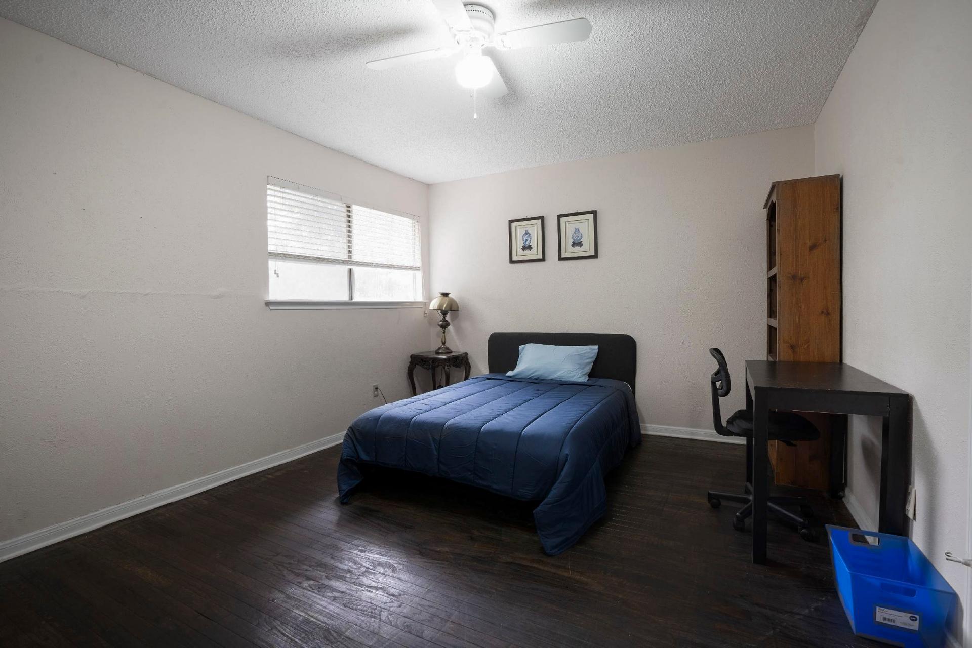 bedroom, detected:ceiling fan, bed