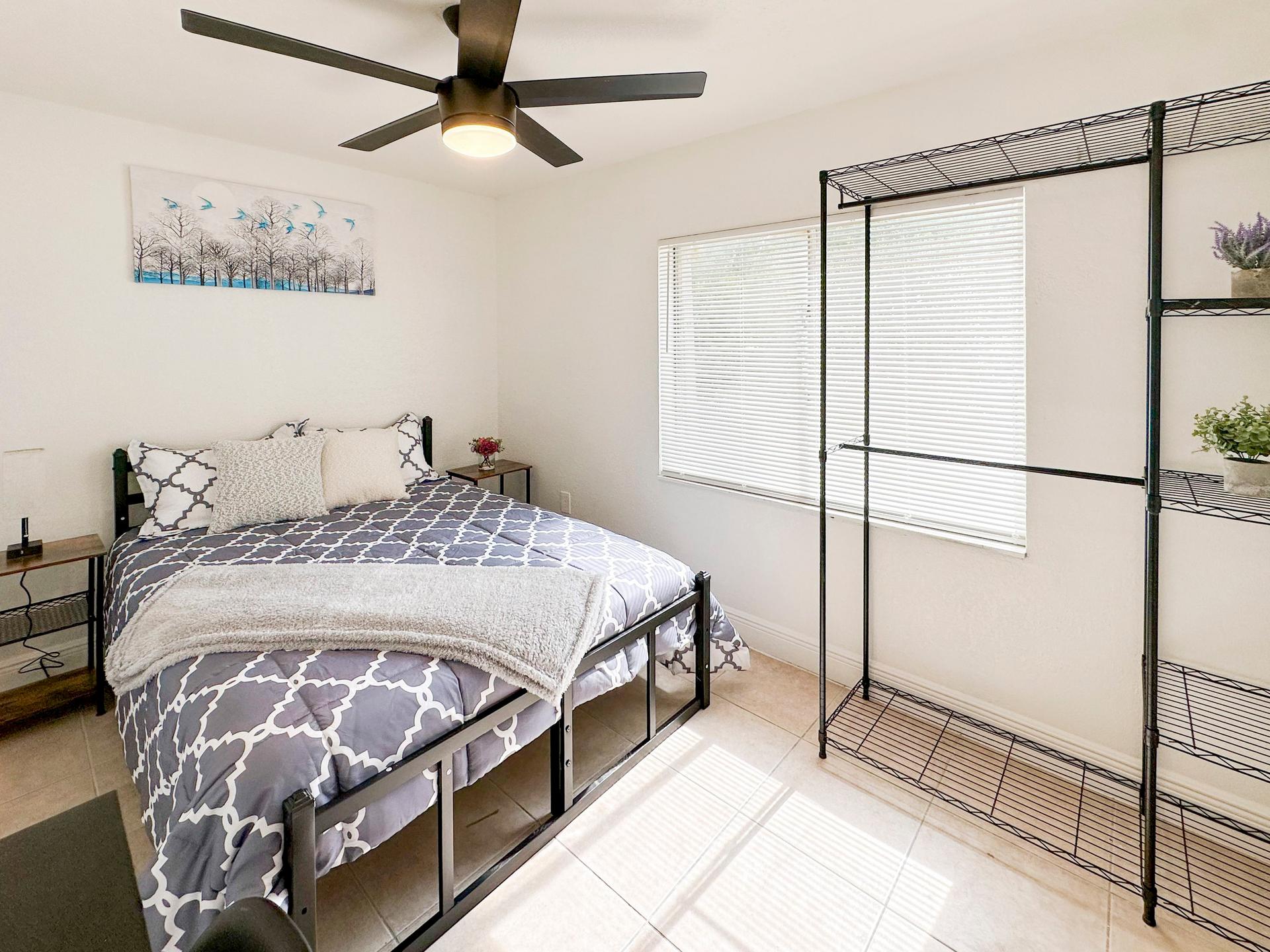 bedroom, detected:ceiling fan, bed, window blind