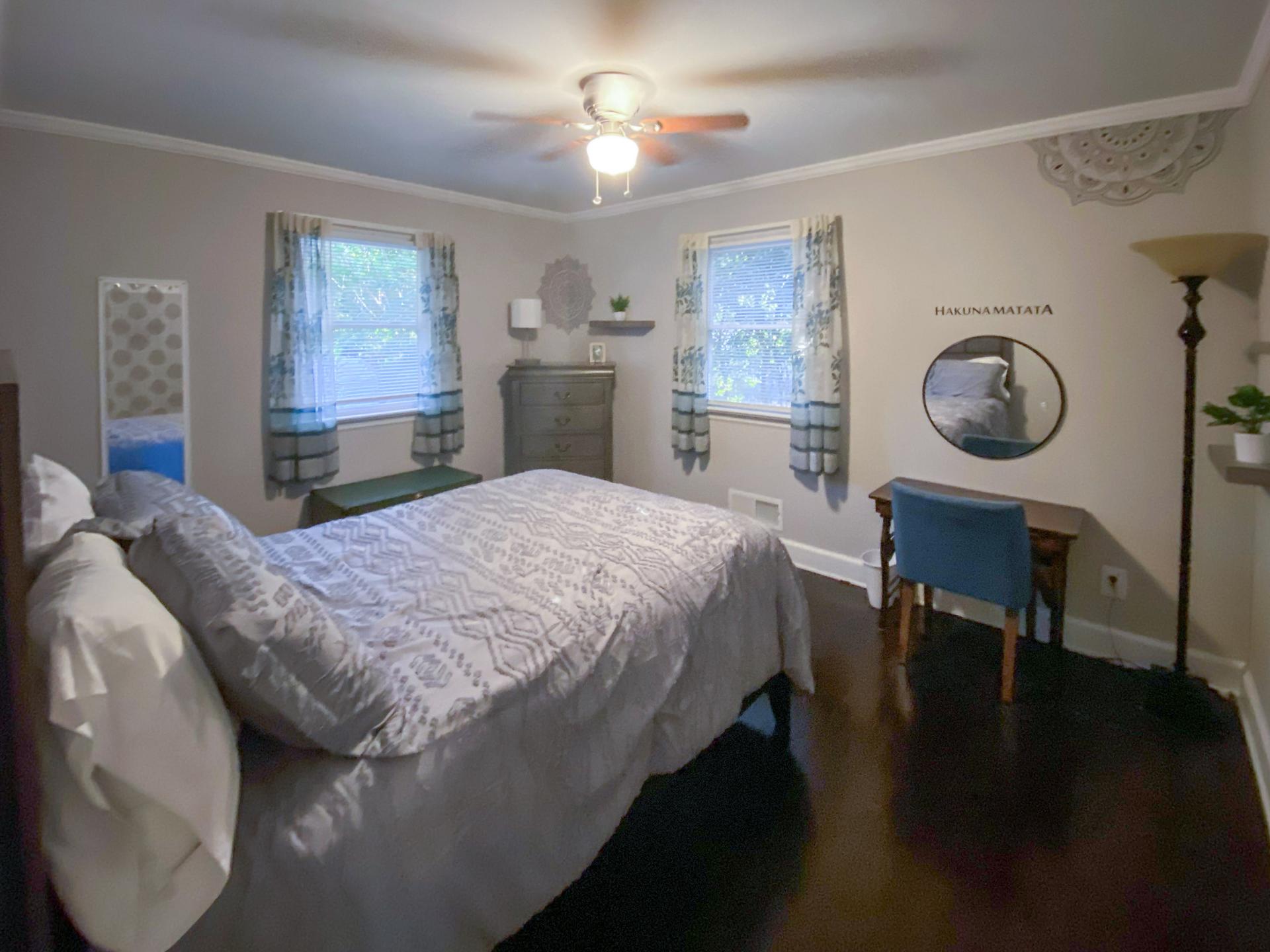 bedroom, detected:ceiling fan, bed, window blind