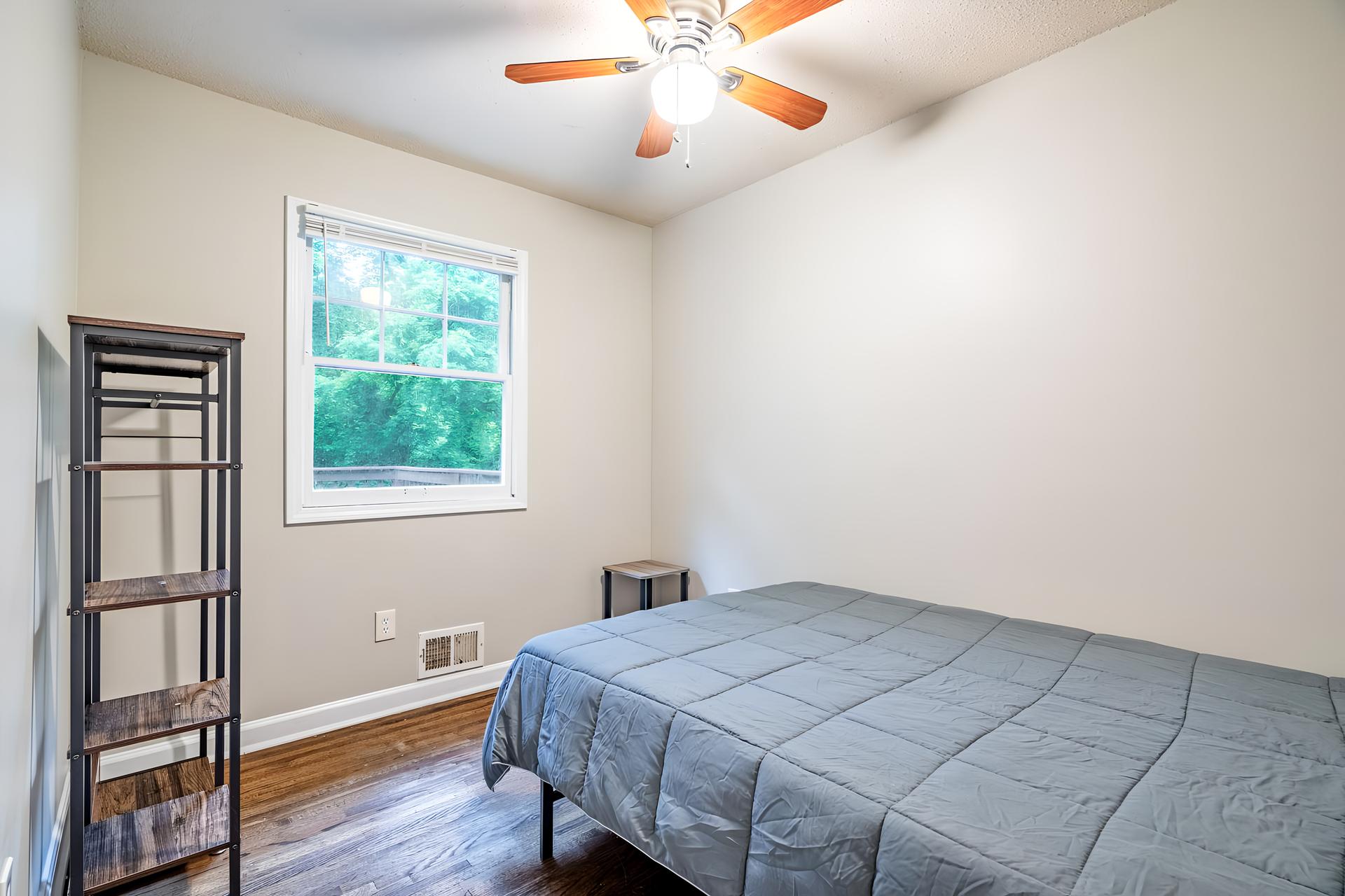 bedroom, detected:ceiling fan, bed