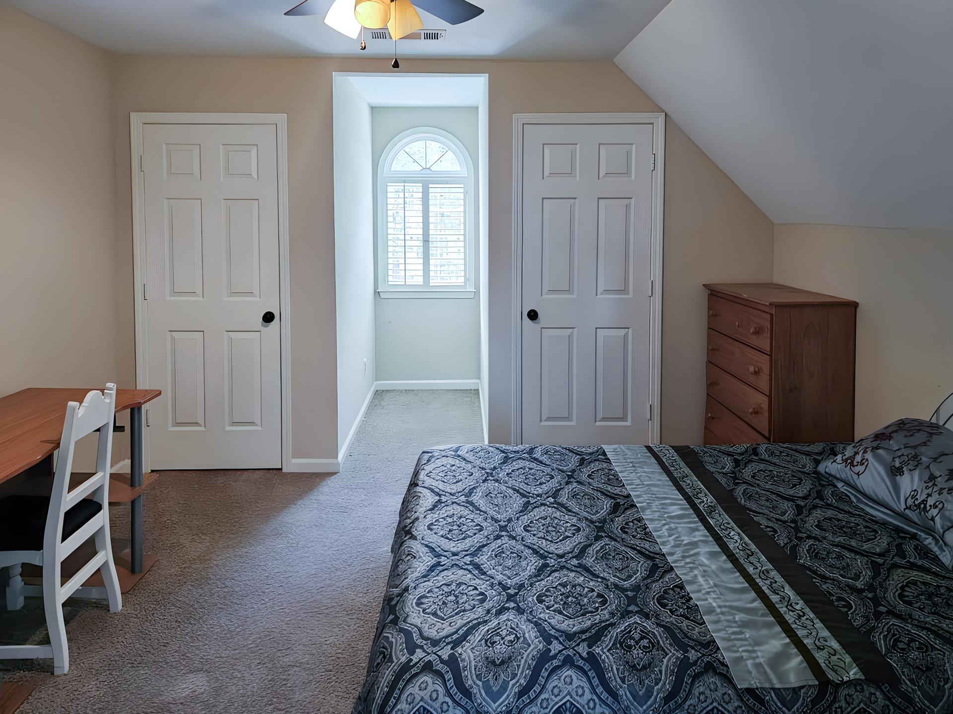 bedroom, detected:ceiling fan, bed