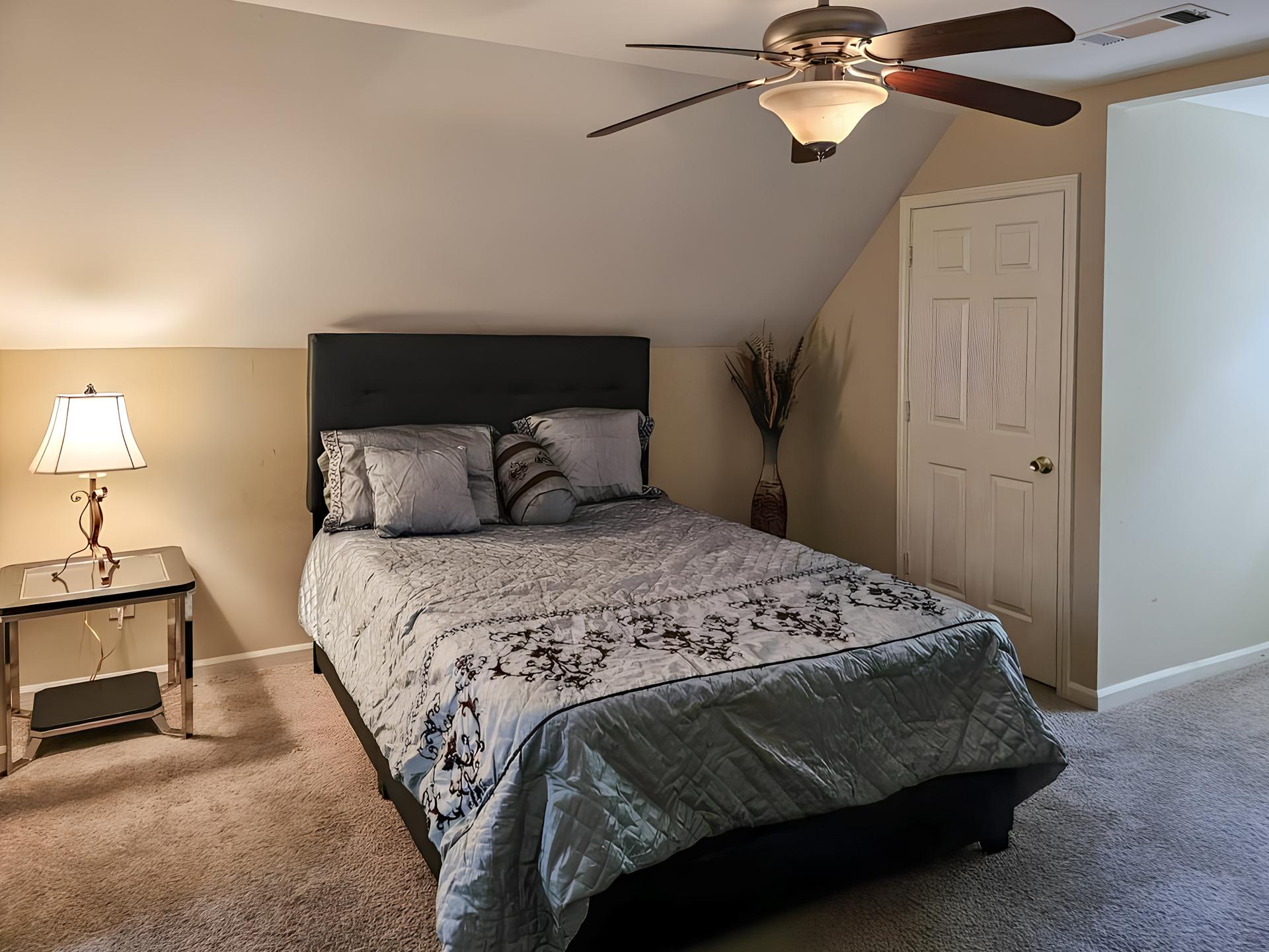 bedroom, detected:ceiling fan, bed