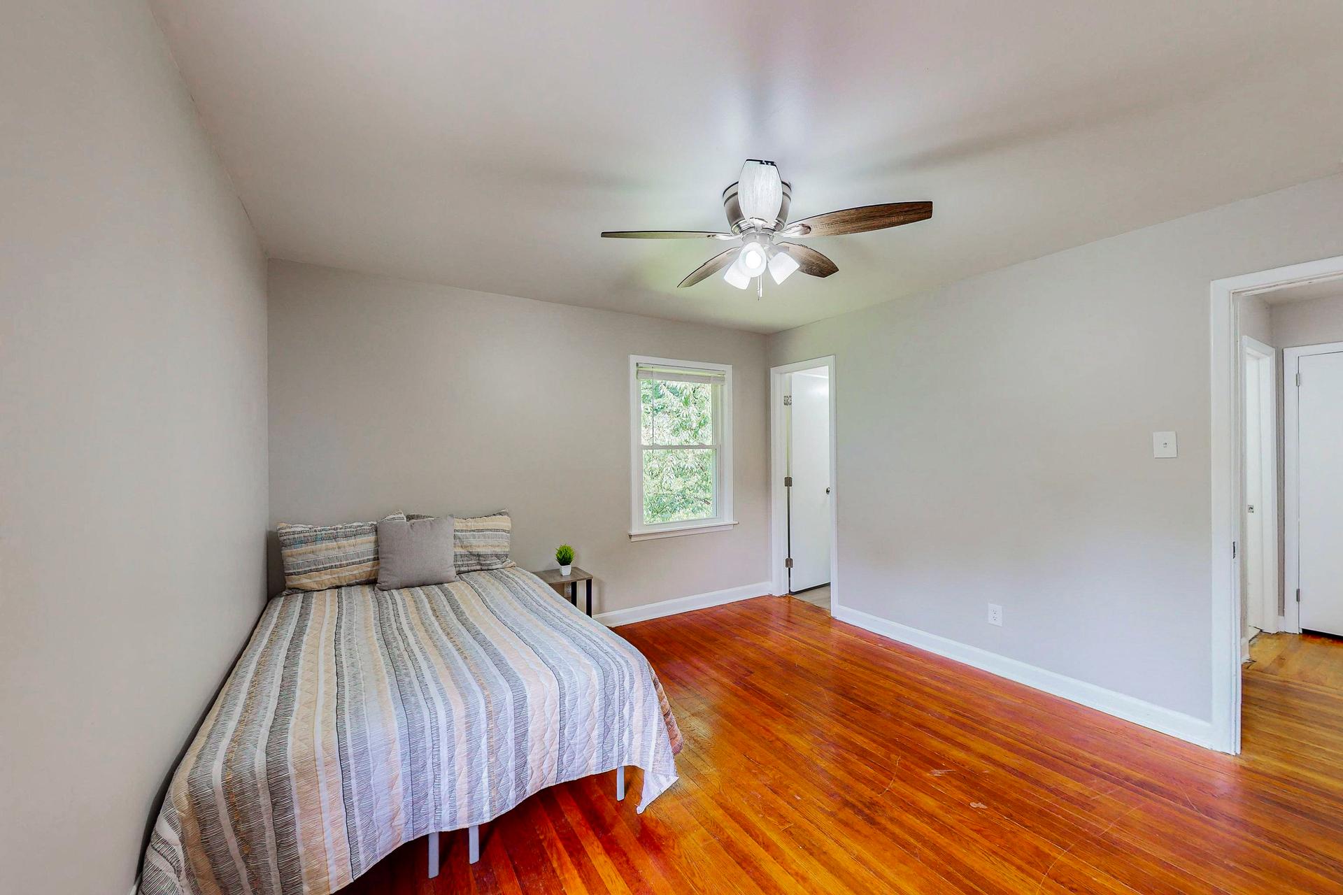 bedroom, detected:ceiling fan, bed, window blind