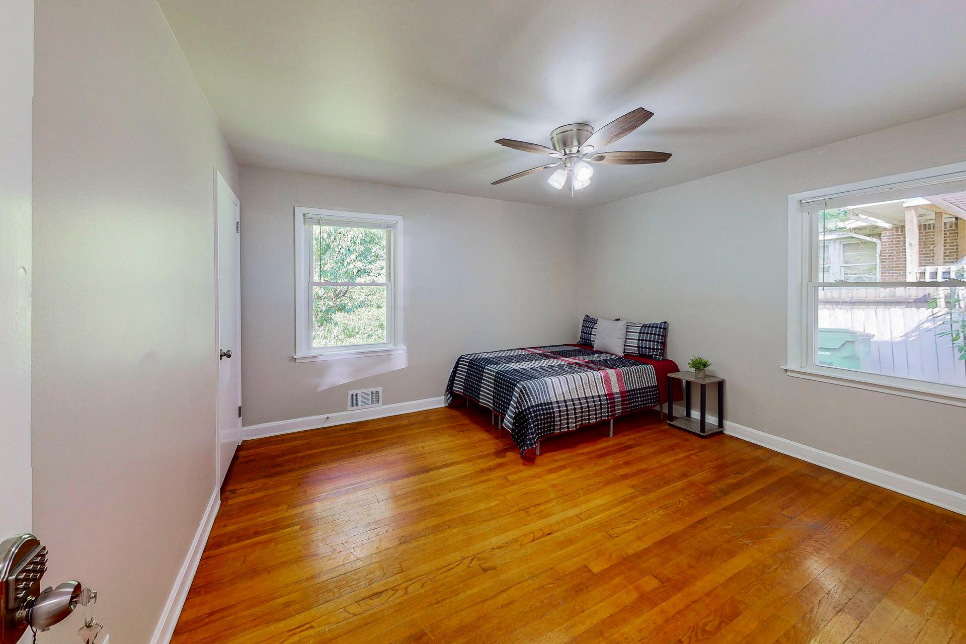 living_room, detected:window blind, ceiling fan