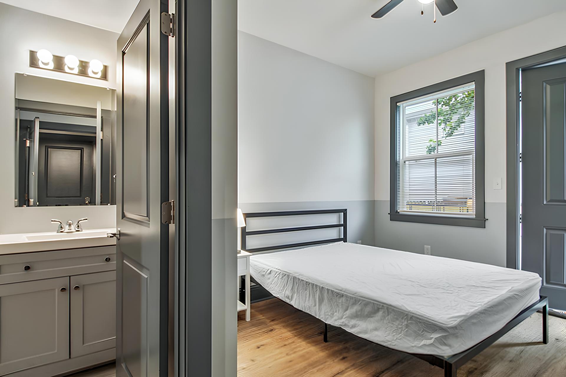 bedroom, detected: ceiling fan, bed