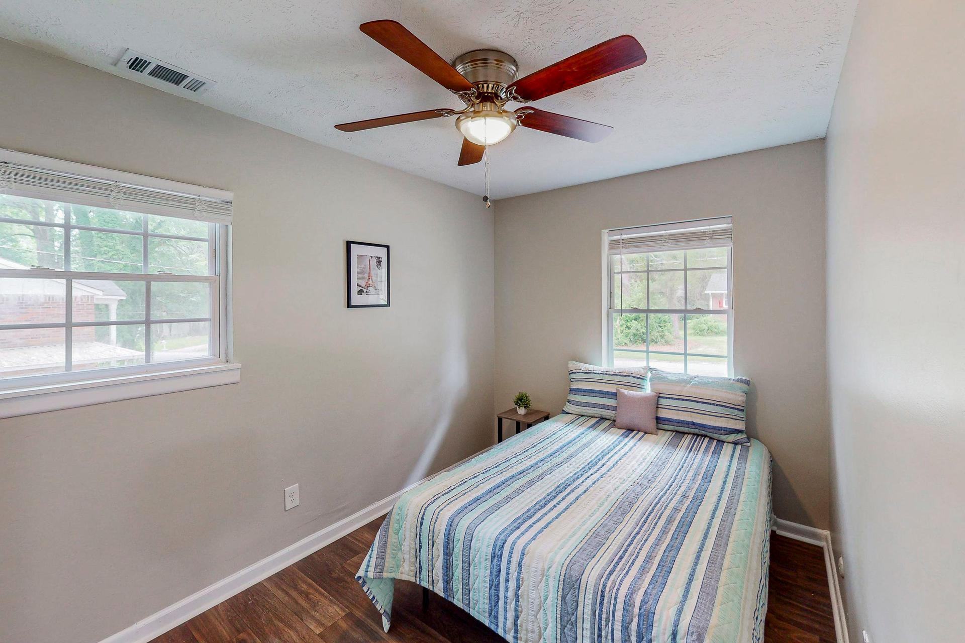 bedroom, detected:ceiling fan, window blind, bed