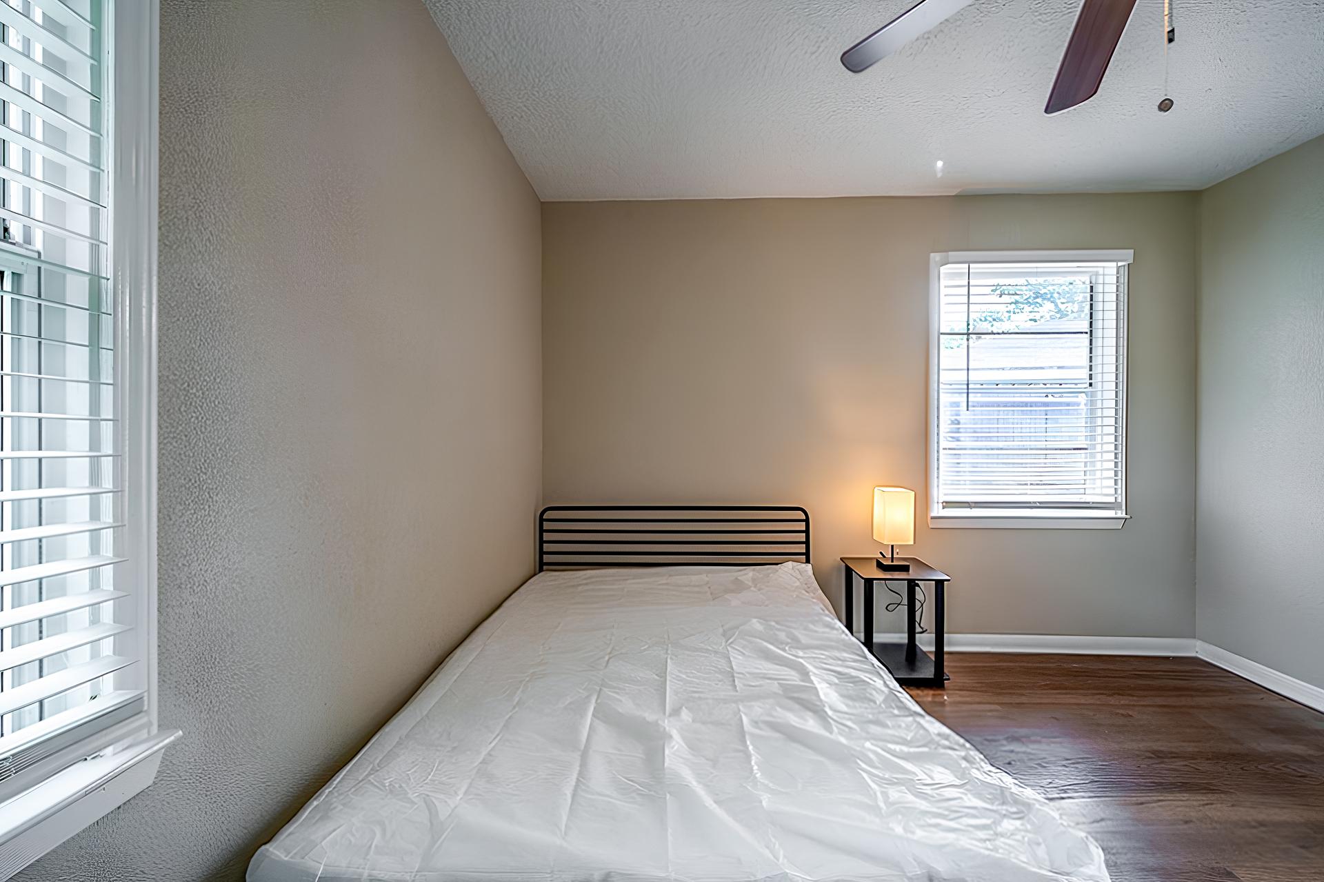 bedroom, detected: ceiling fan, window blind, bed