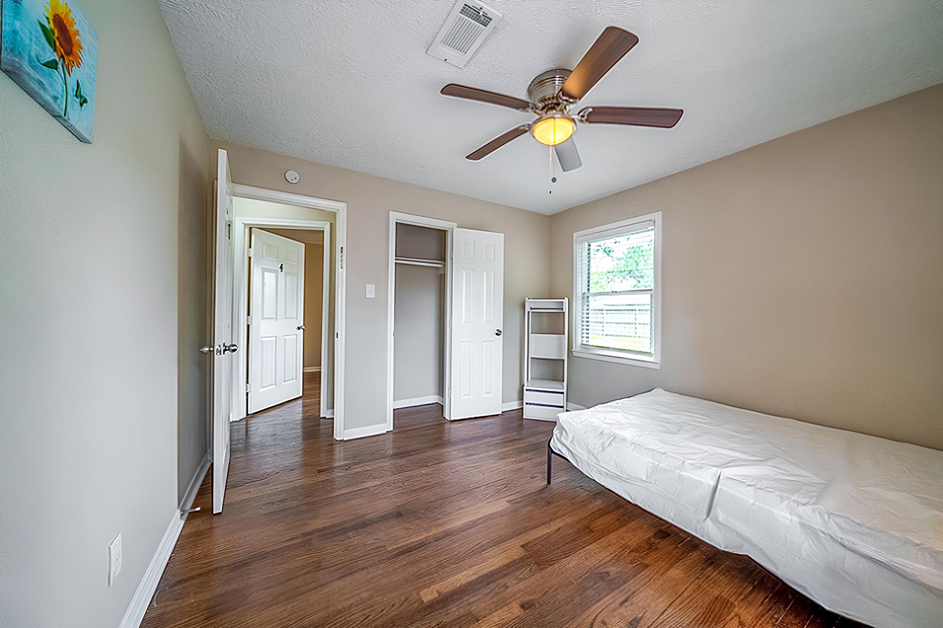 living_room, detected: ceiling fan, window blind, bed