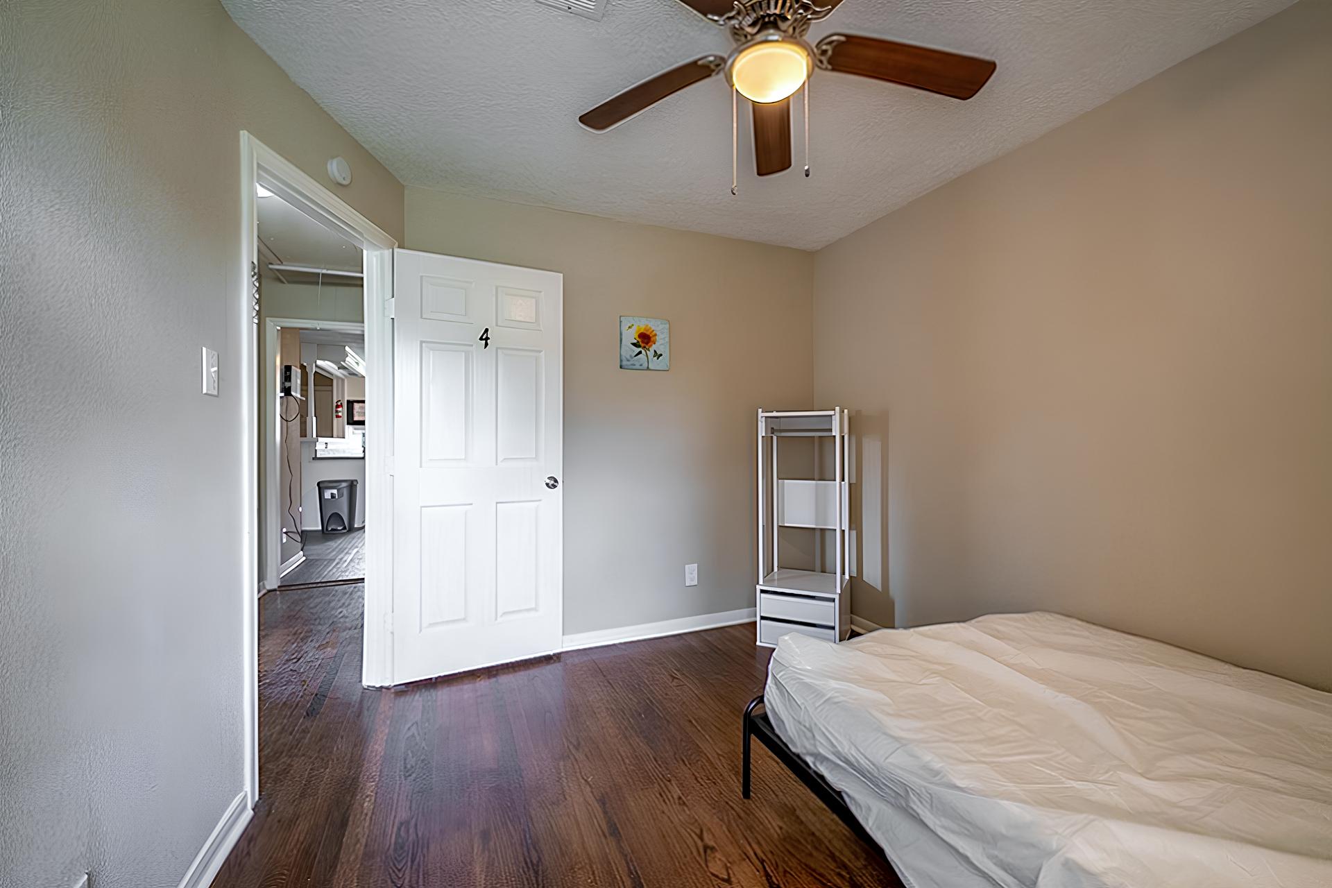 bedroom, detected: ceiling fan, window blind, bed