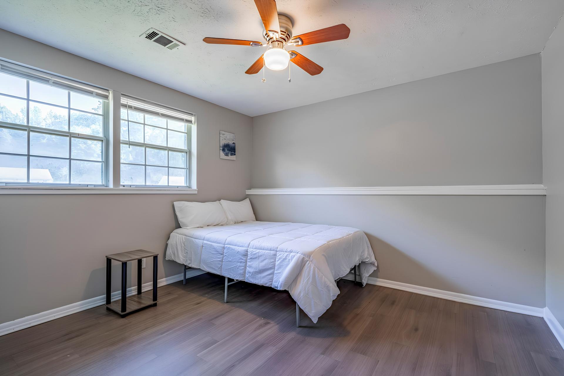 bedroom, detected:ceiling fan, window blind, bed