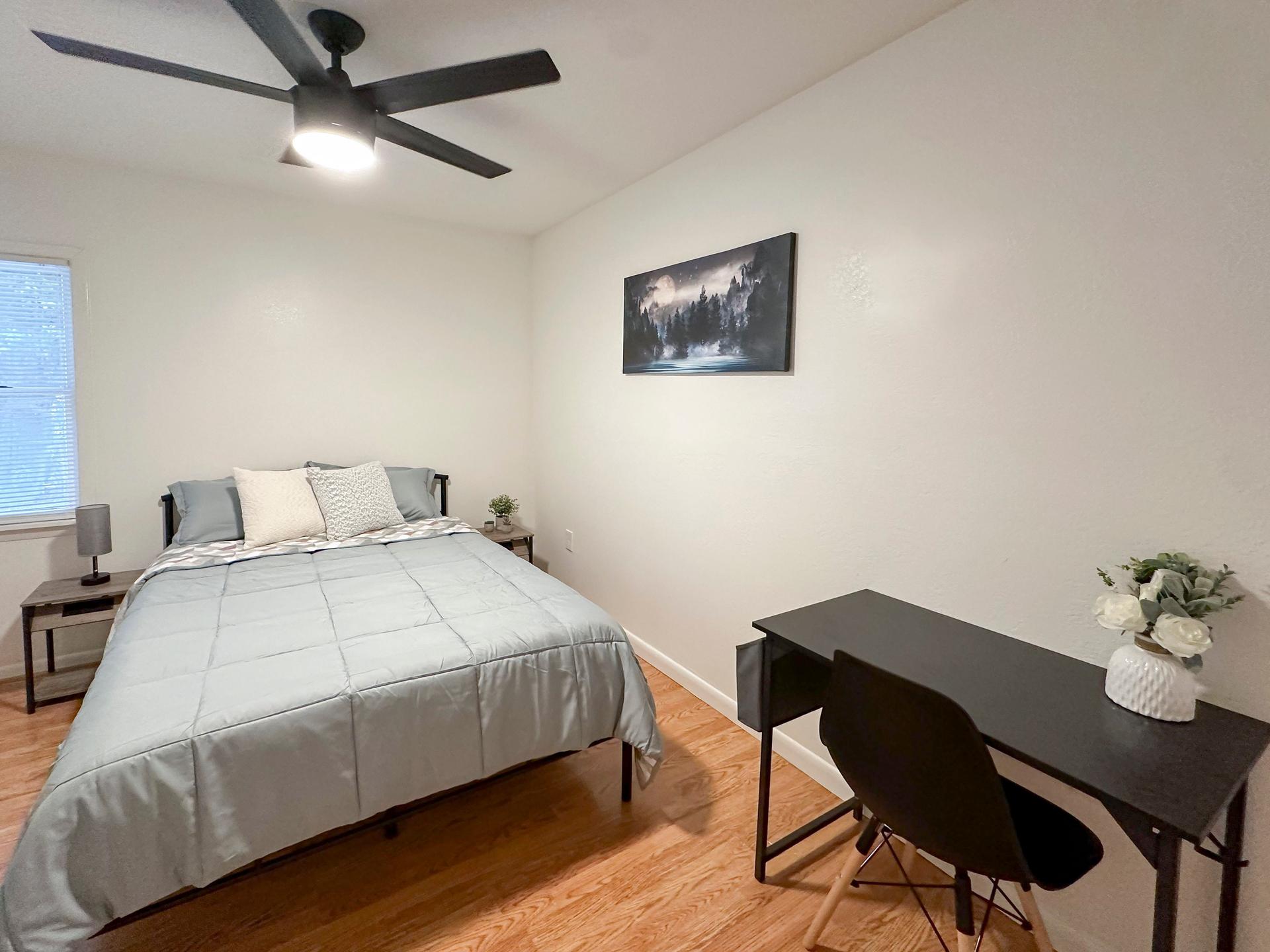 bedroom, detected:ceiling fan, bed, window blind