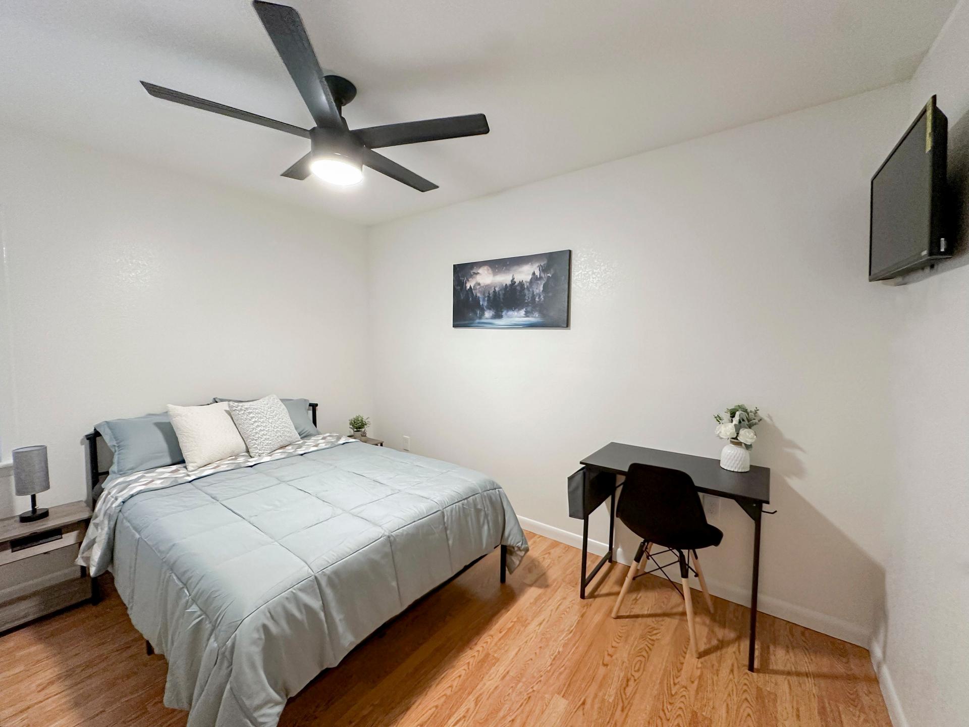 bedroom, detected:ceiling fan, bed, window blind