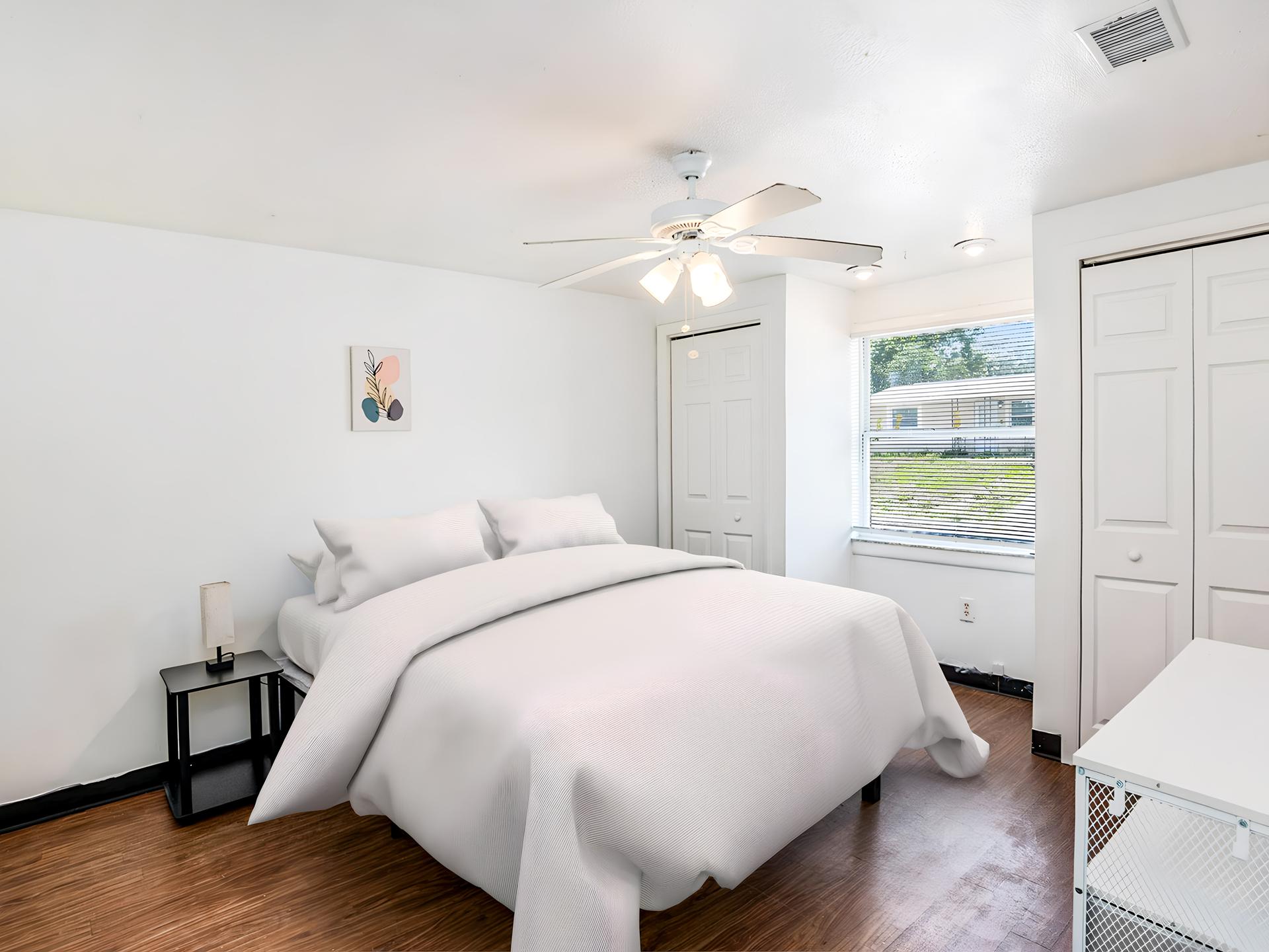 bedroom, detected:ceiling fan, bed