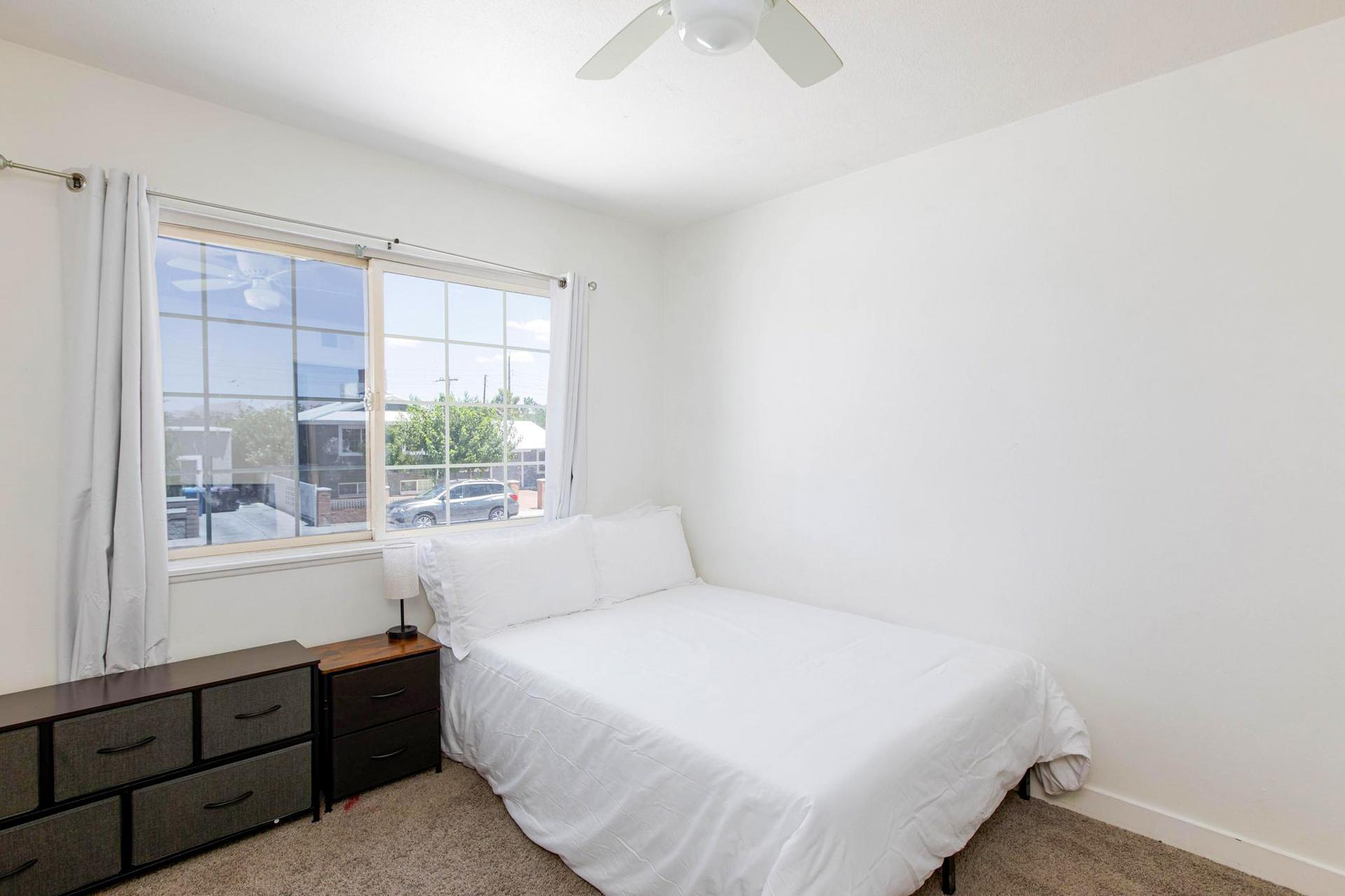 bedroom, detected:ceiling fan, bed