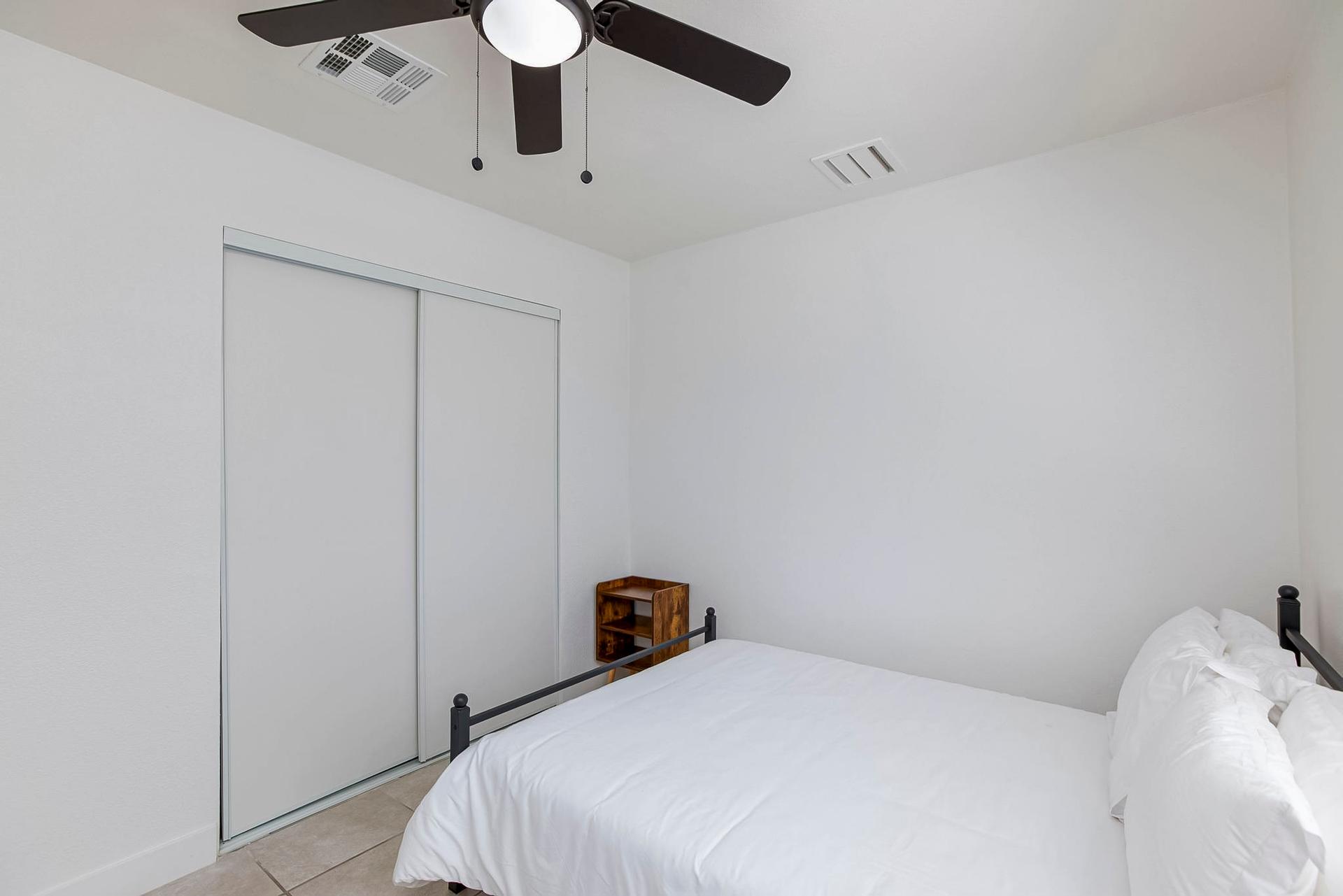 bedroom, detected:ceiling fan, bed