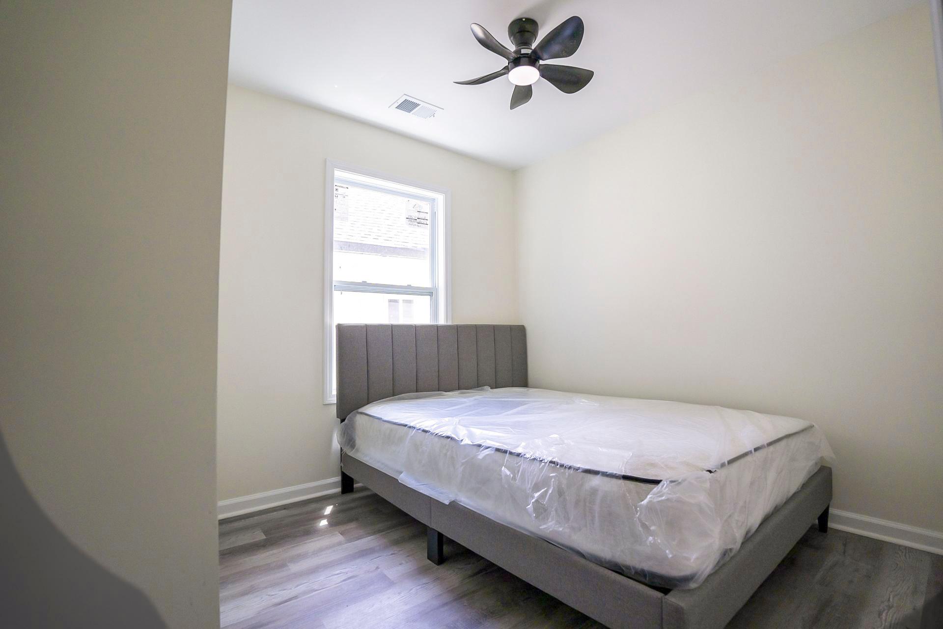 bedroom, detected:ceiling fan, bed, window blind