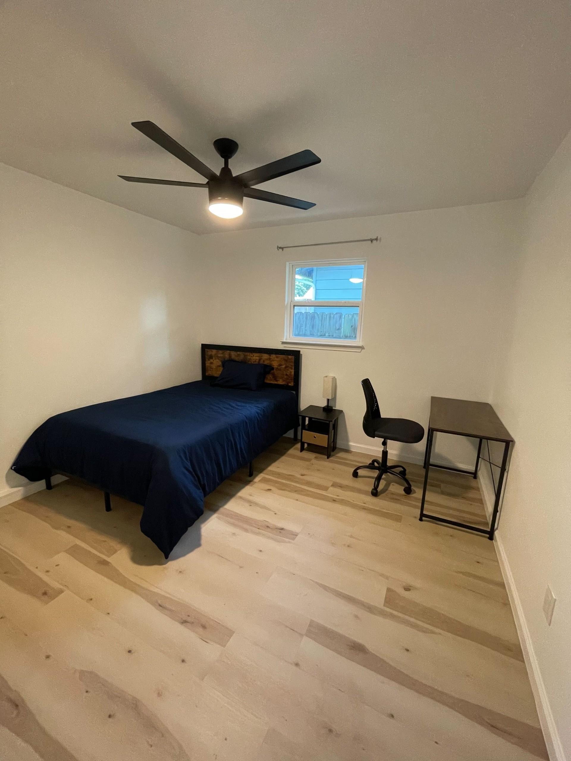 Room C with desk