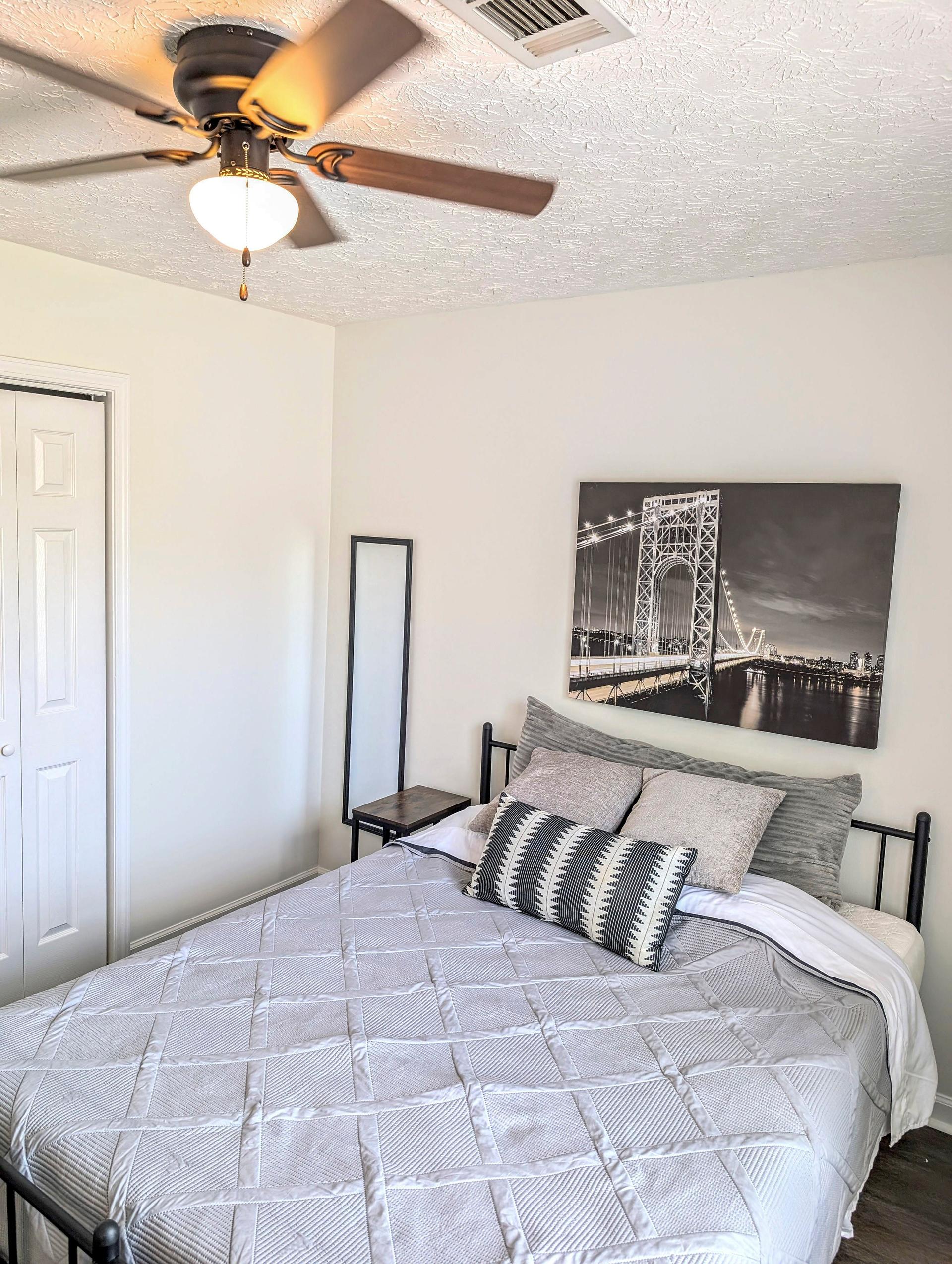 bedroom, detected:ceiling fan, window blind, bed