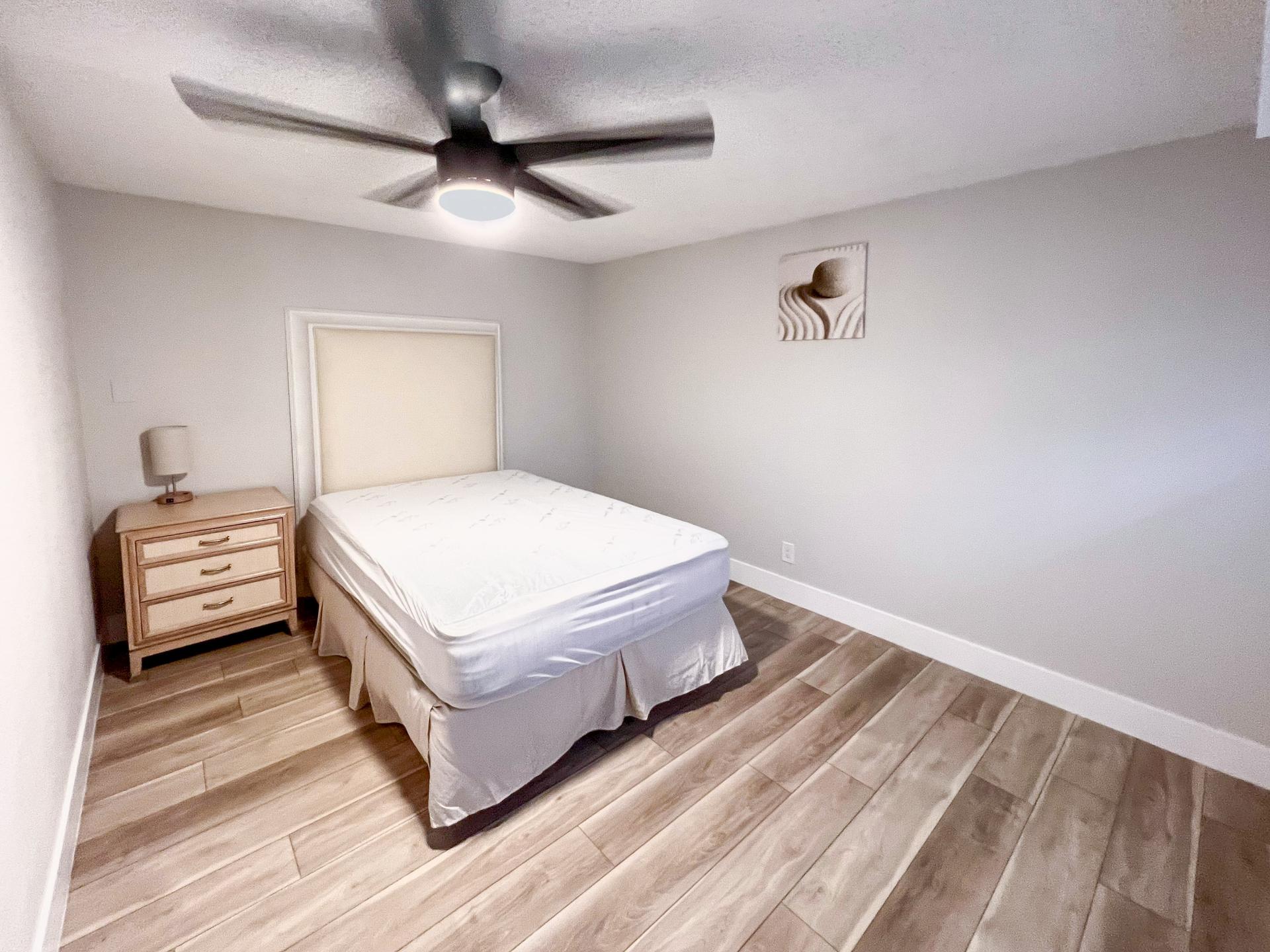 bedroom, detected:ceiling fan, bed