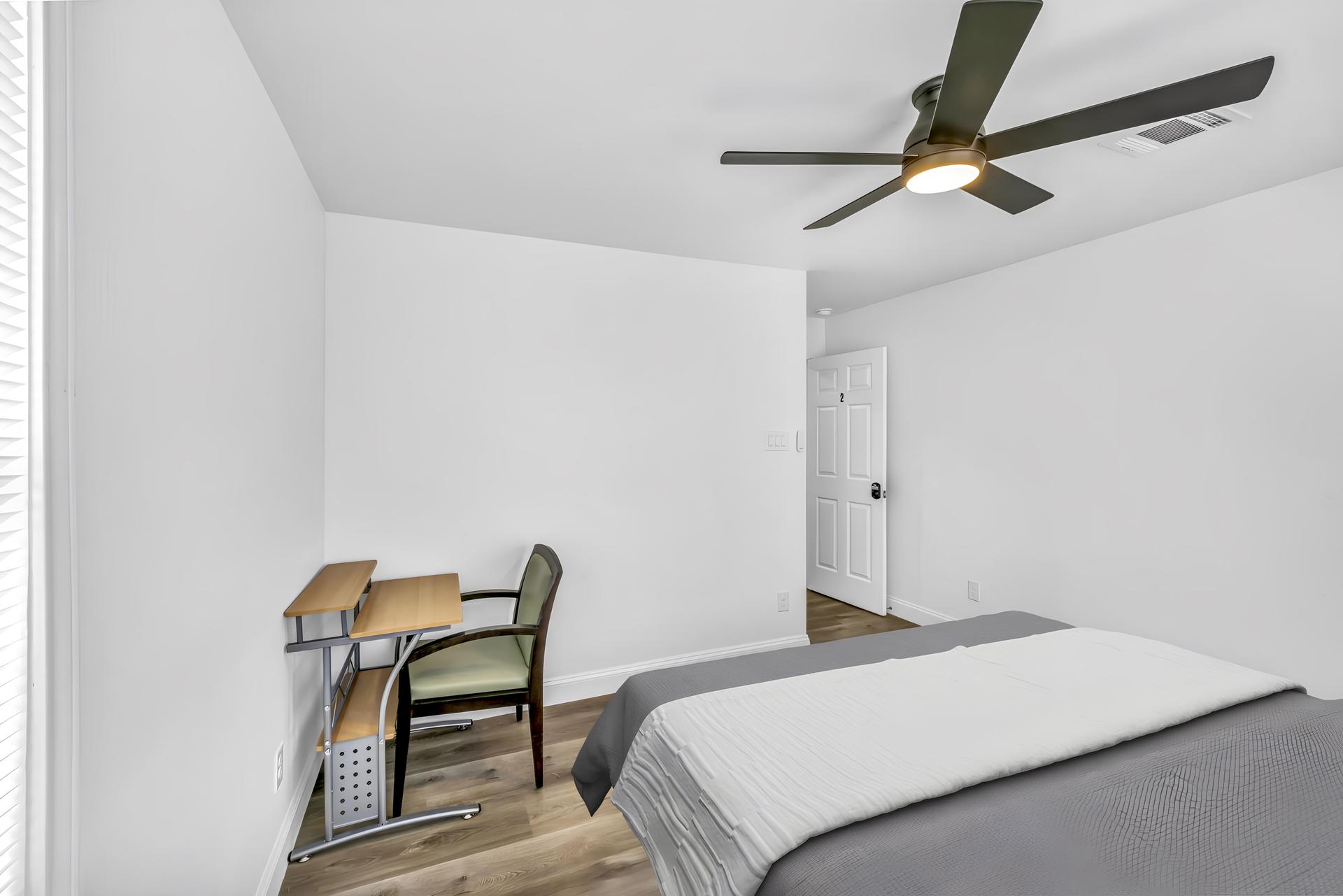 bedroom, detected:ceiling fan, bed