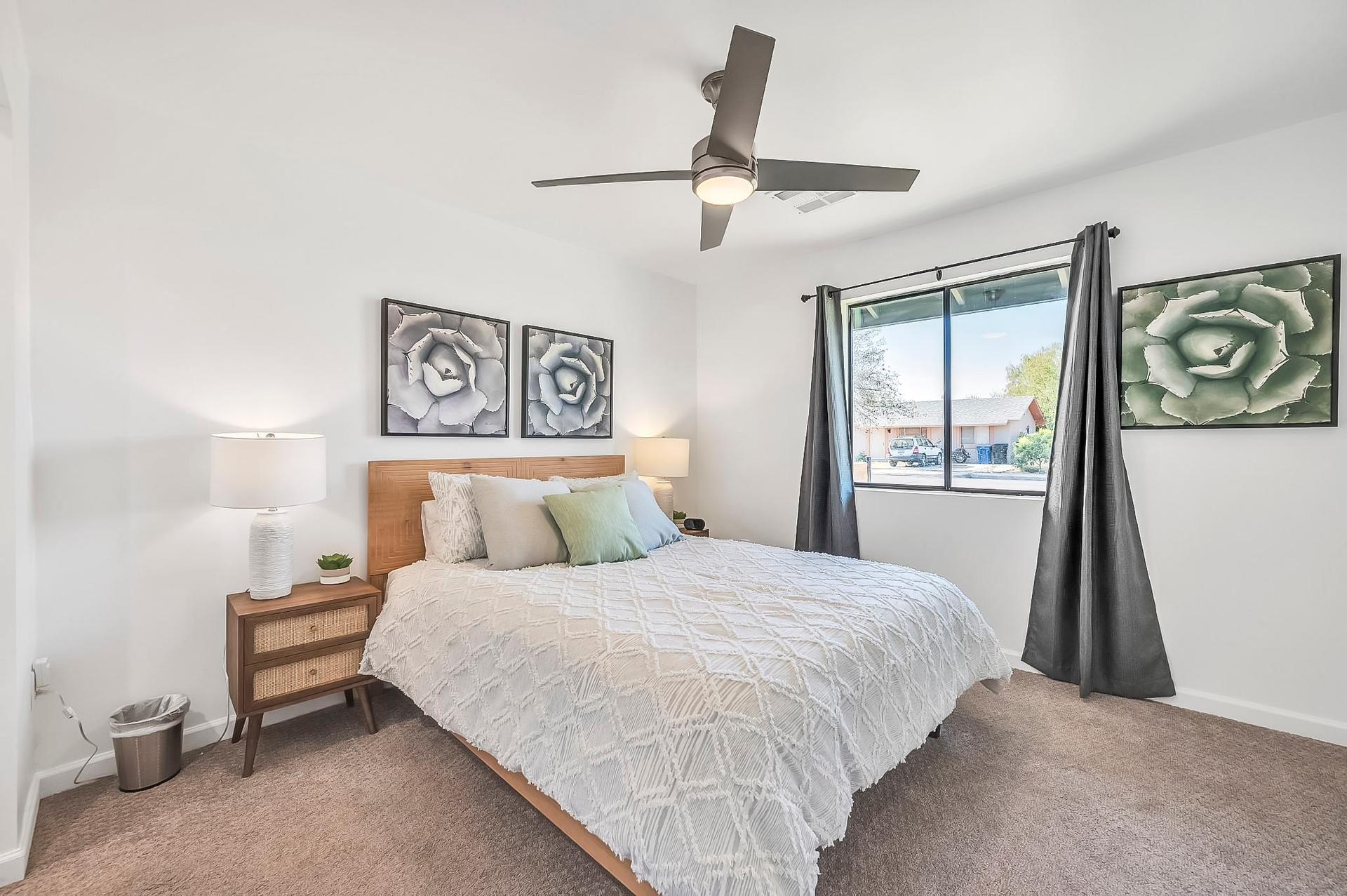 bedroom, detected:ceiling fan, bed, window blind