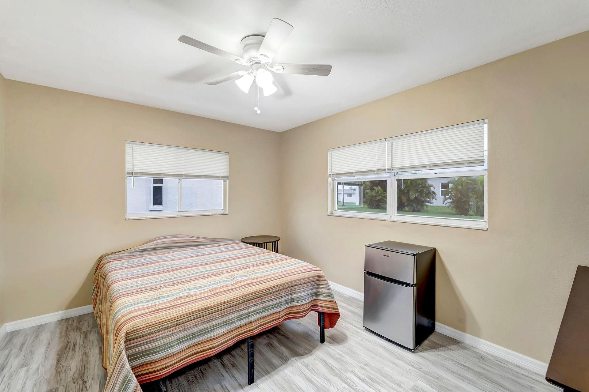 bedroom, detected:ceiling fan, window blind, bed