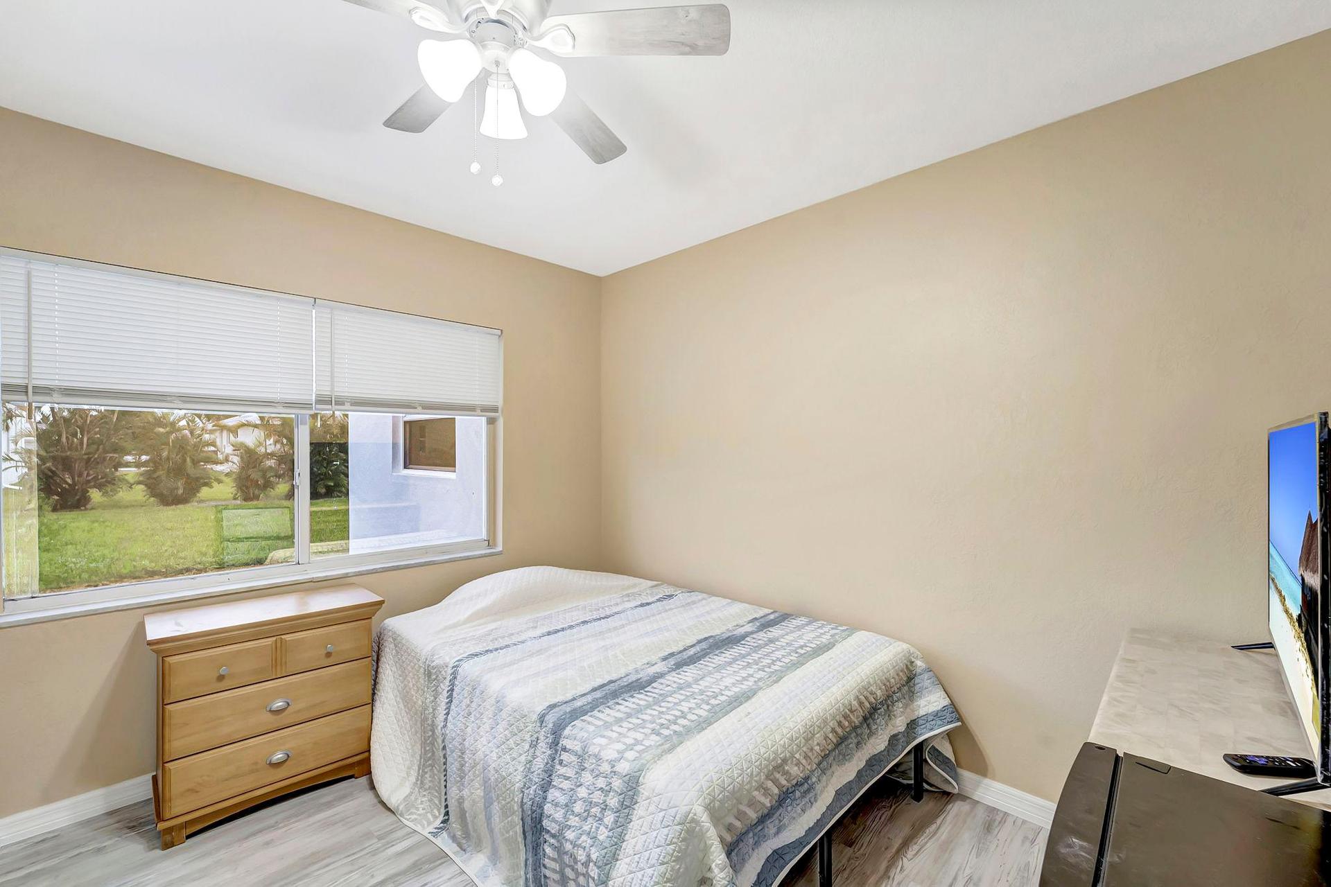 bedroom, detected:ceiling fan, bed, window blind