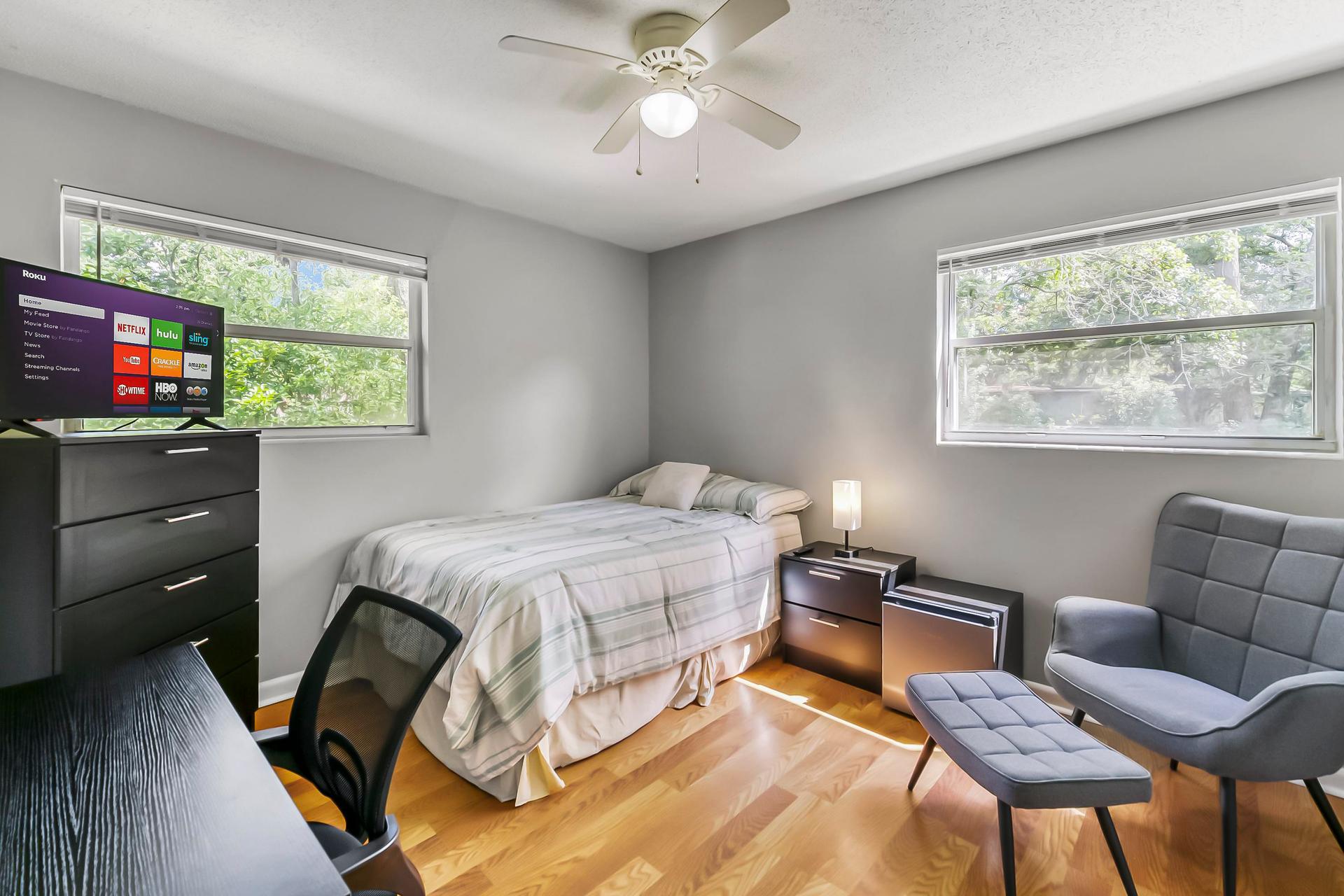 bedroom, detected:ceiling fan, bed, window blind